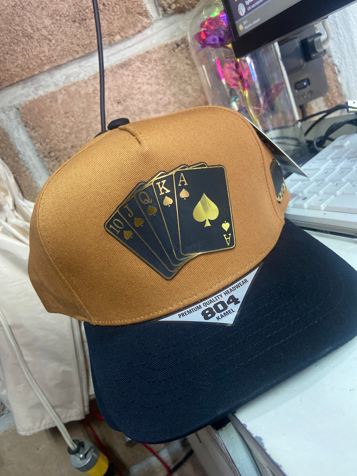 Gorra Kamel De Cartas Negra Con Dorado