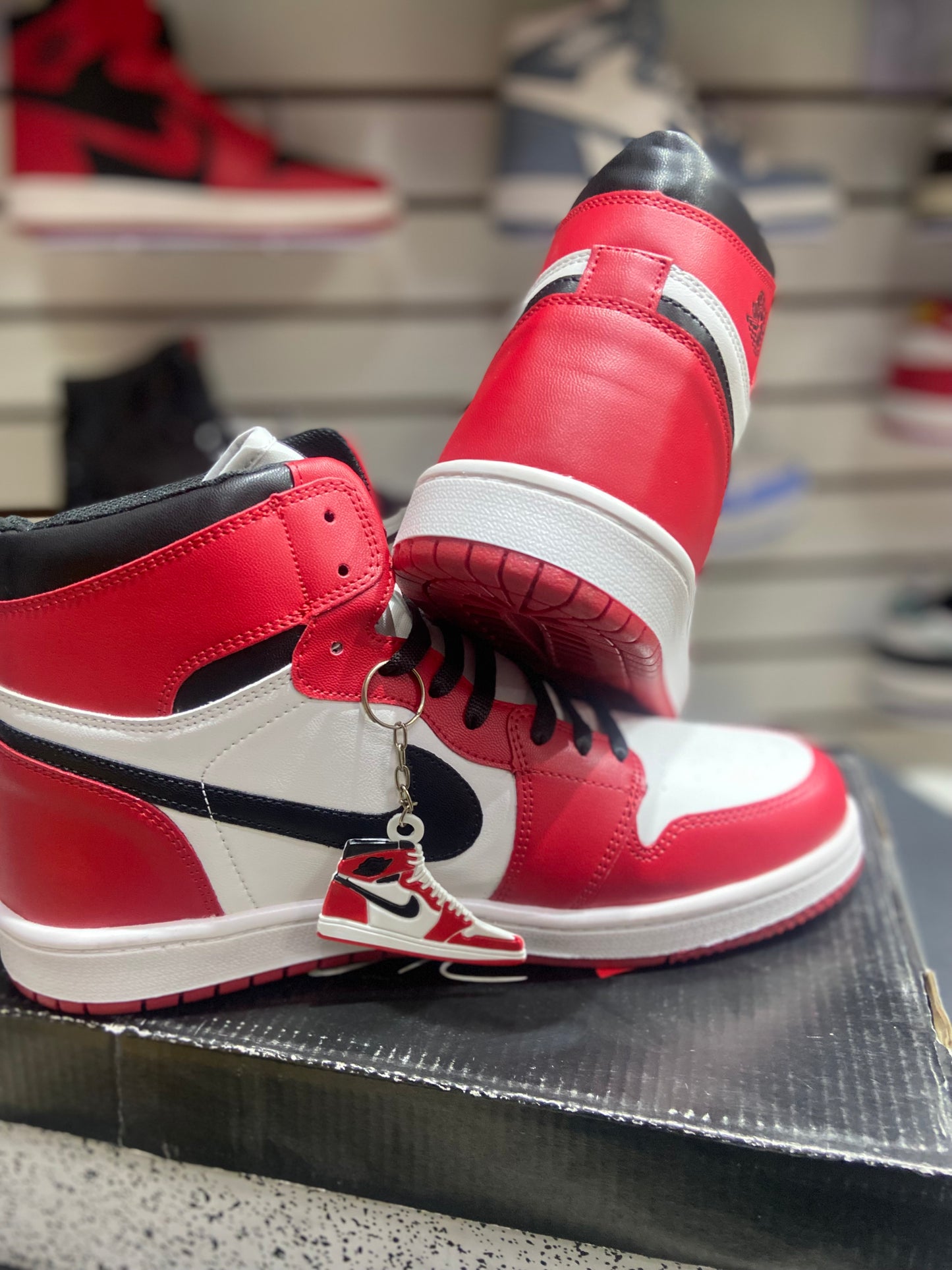 TENIS NACIONAL TIPO NIKE JORDAN MID 1 ROJO NEGRO BLANCO