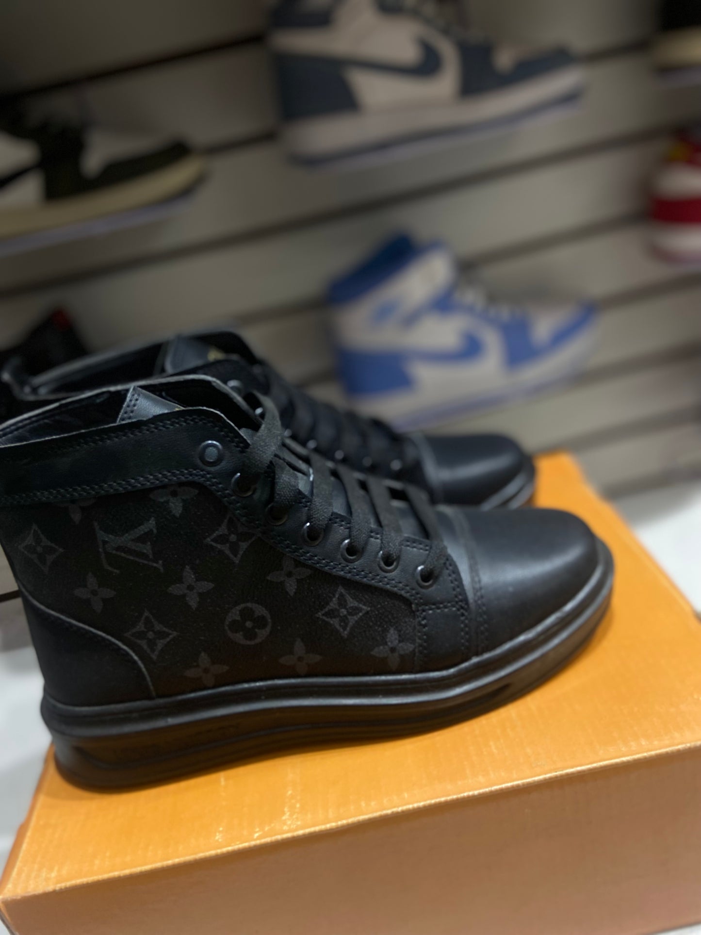 TENIS NACIONAL TIPO LOUIS VUITTON BOTA