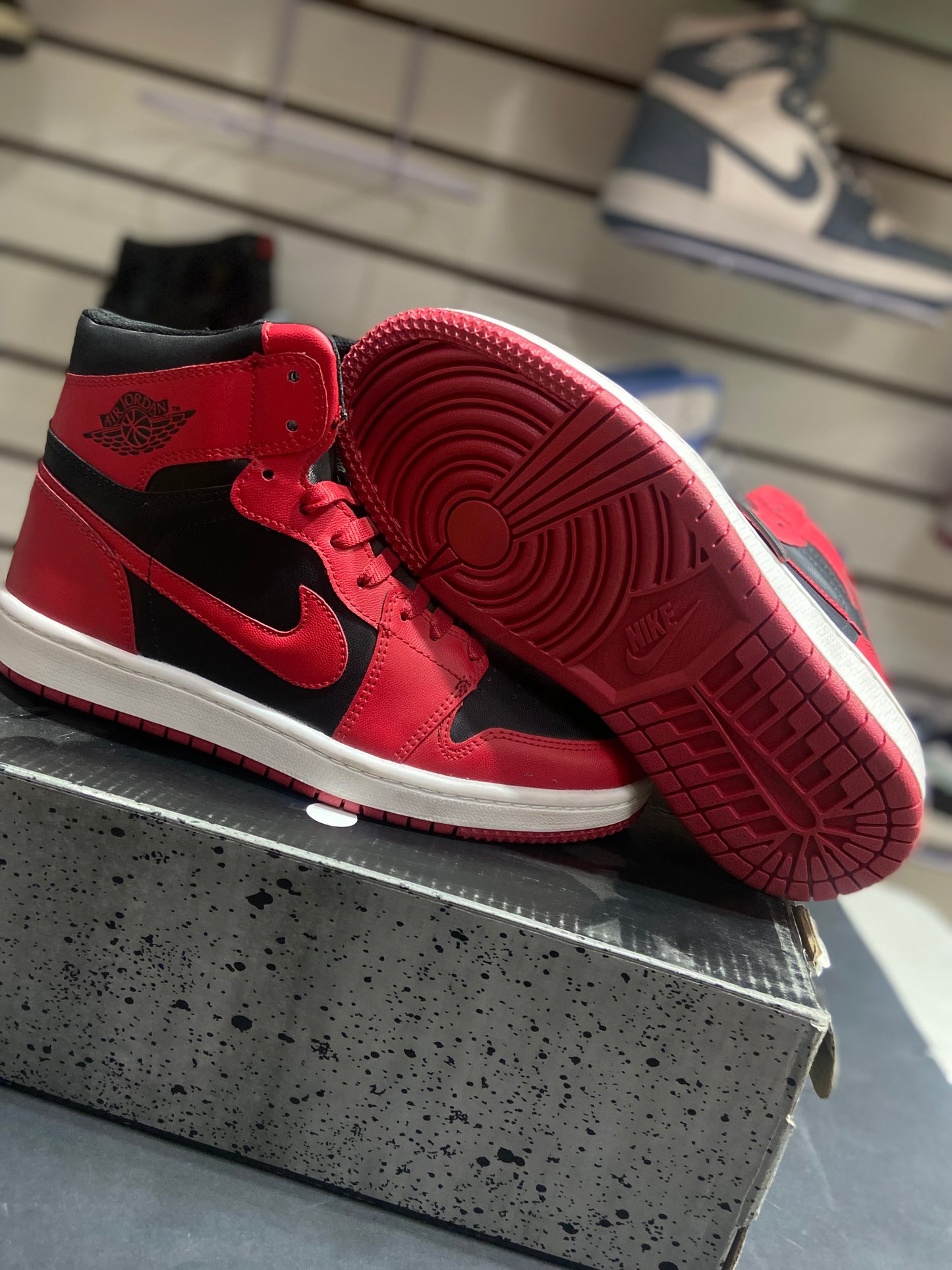 TENIS NACIONAL TIPO NIKE JORDAN MID 1 ROJO/NEGRO/BLANCO