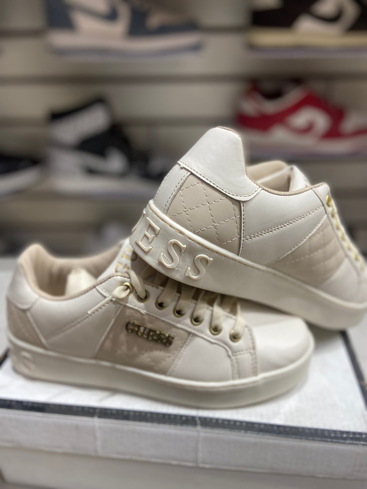 TENIS NACIONAL TIPO GUESS LATE