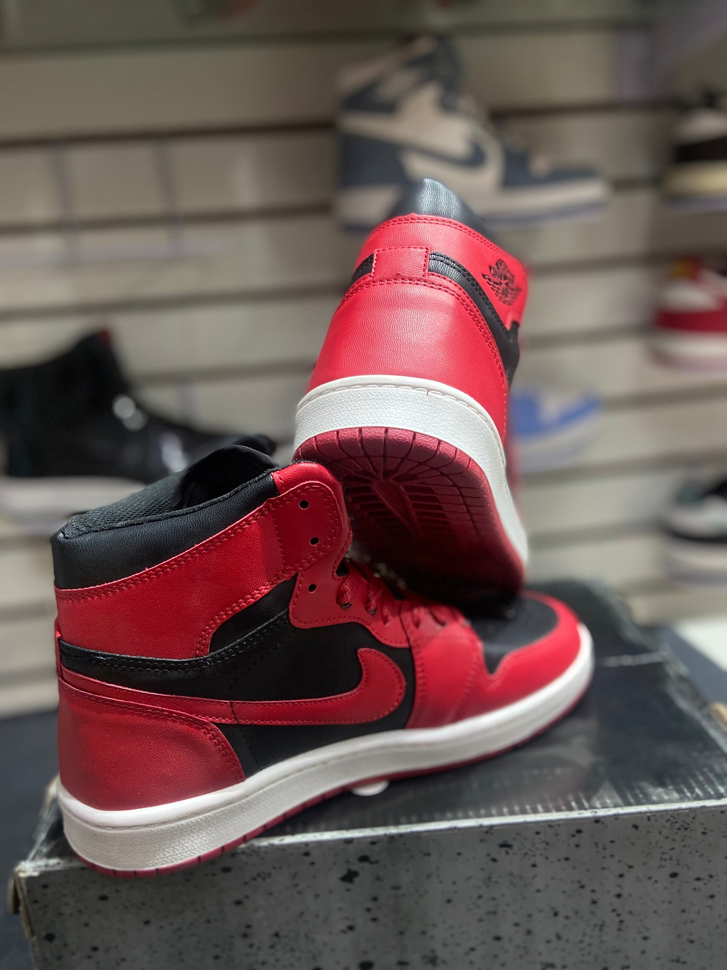 TENIS NACIONAL TIPO NIKE JORDAN MID 1 ROJO/NEGRO/BLANCO