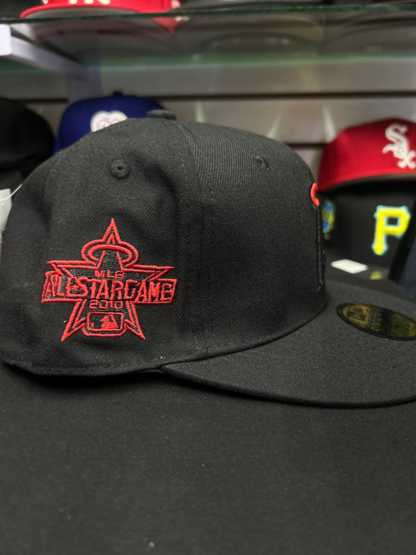 🧢 Gorra negra con bordado en alto relieve