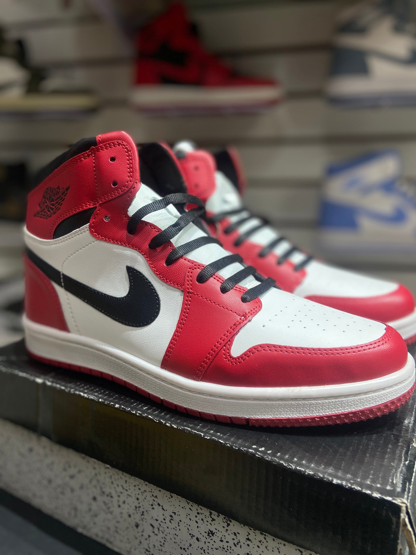 TENIS NACIONAL TIPO NIKE JORDAN MID 1 ROJO NEGRO BLANCO