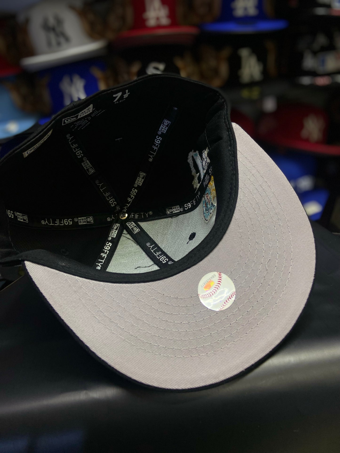 59FIFTY de color negro, con el logo de los Florida Marlins