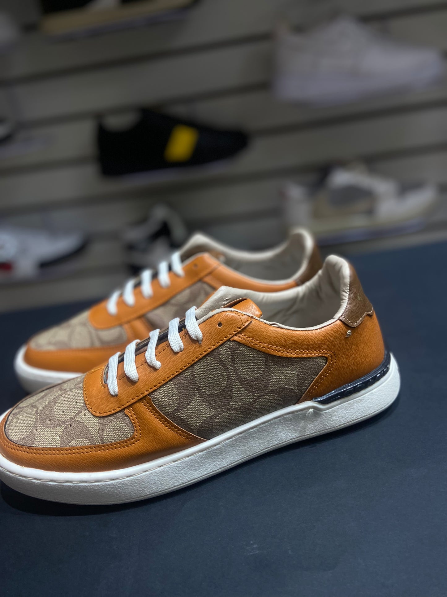 Tenis nacional tipo coach