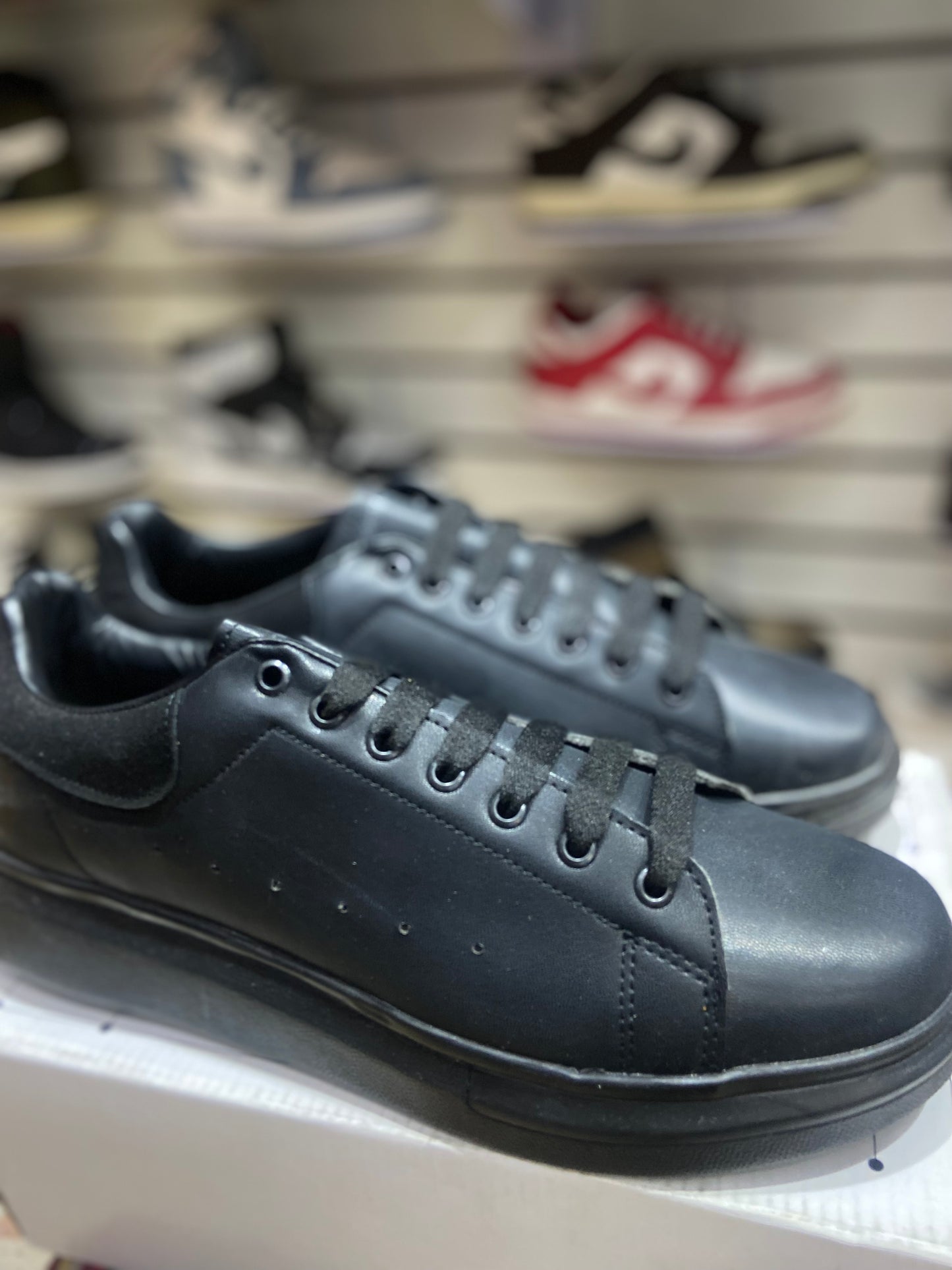 TENI NACIONAL TIPO ALEXANDER MAQUEEN TOTAL BLACK