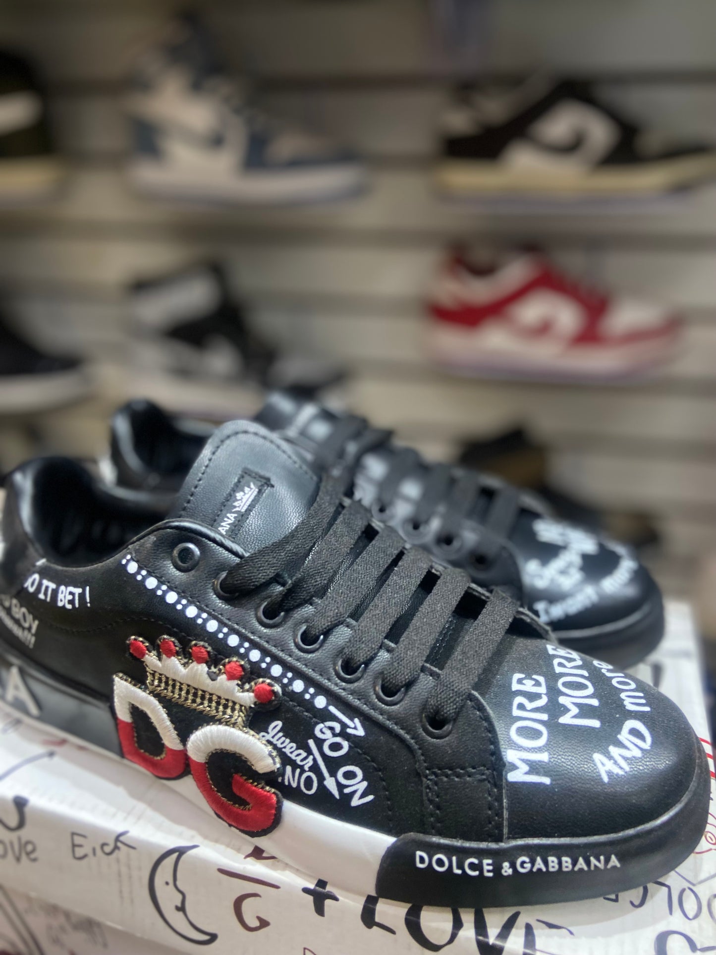 TENI NACIONAL TIPO DOLCE GABBANA NEGRO BLACO ROJO