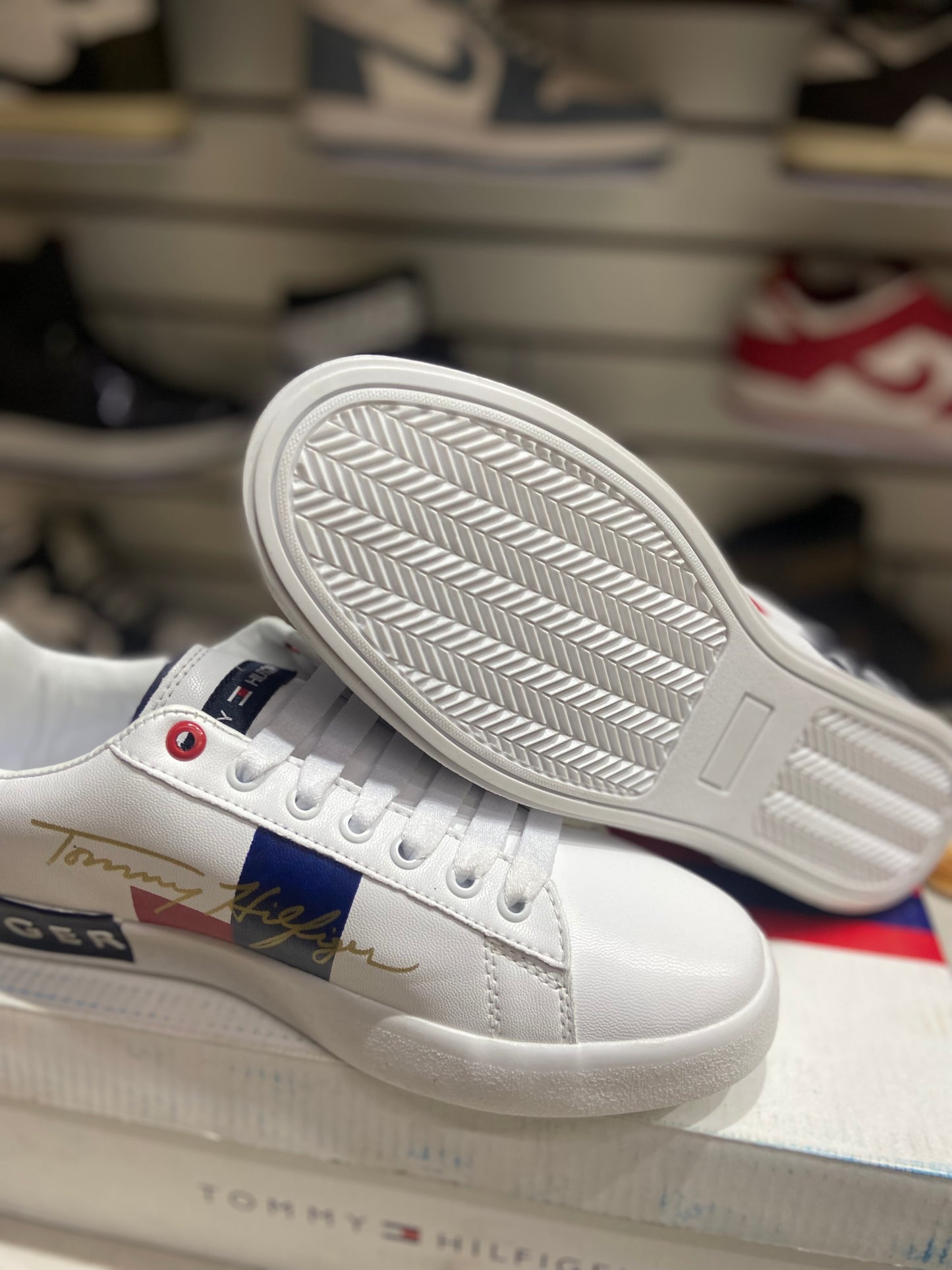 TENIS NACIONAL TIPO HILFIGER NEGRO BLACO BANDERA