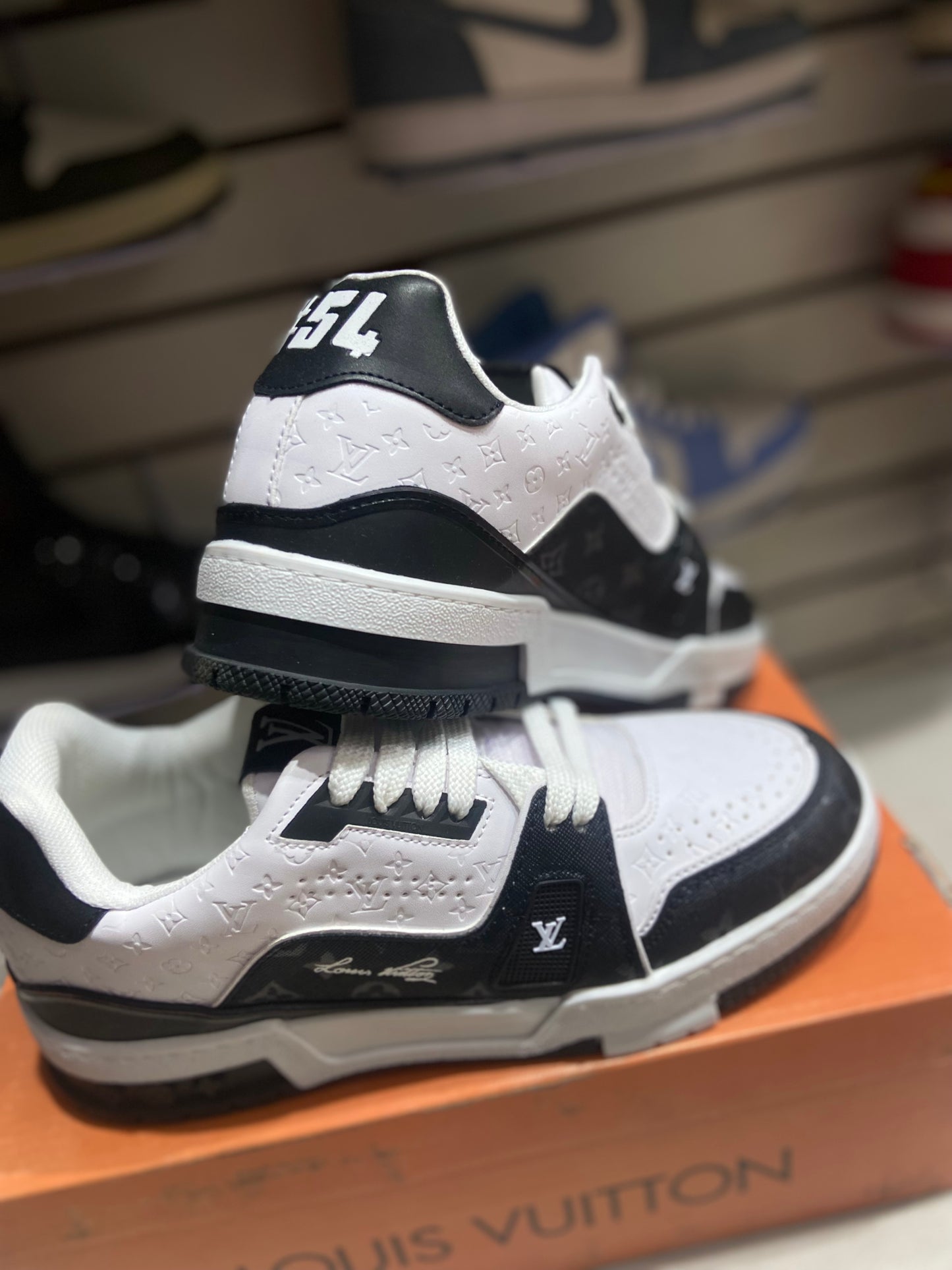 TENIS NACIONAL TIPO LOUIS VUITTON BLACK WHITE