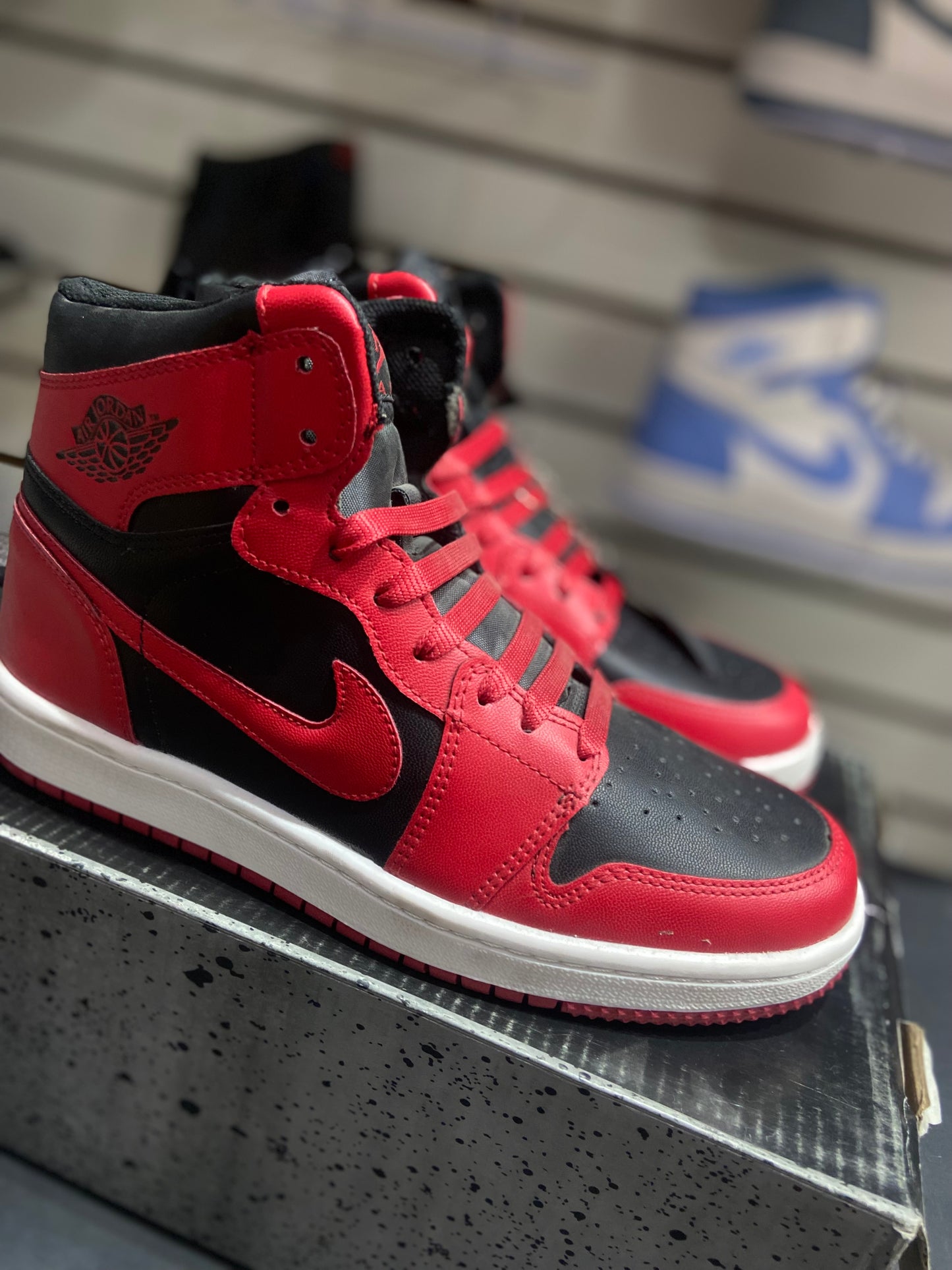 TENIS NACIONAL TIPO NIKE JORDAN MID 1 ROJO/NEGRO/BLANCO
