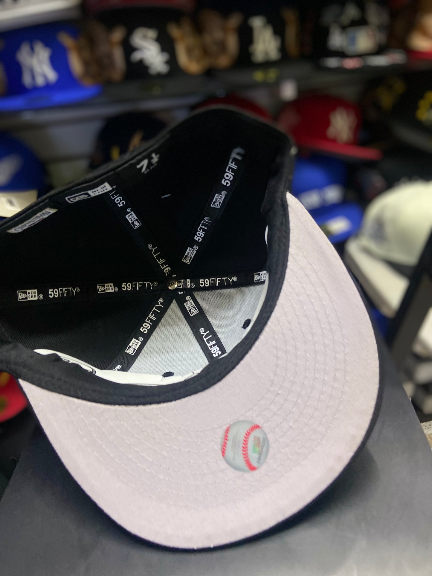 59FIFTY en color negro con un diseño “Black on Black” del equipo México Béisbol