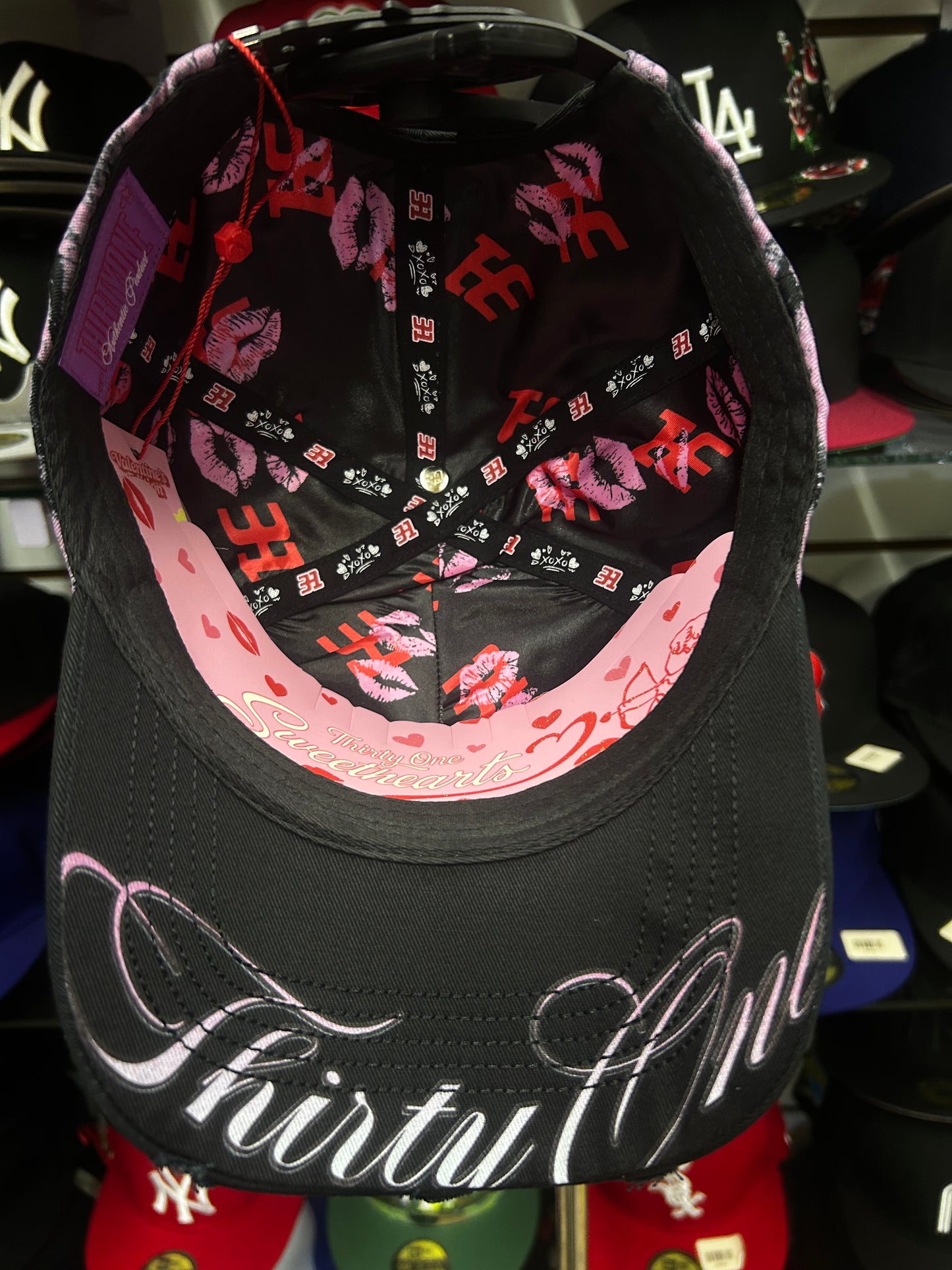 San Valentín Black xoxo 31 hats
