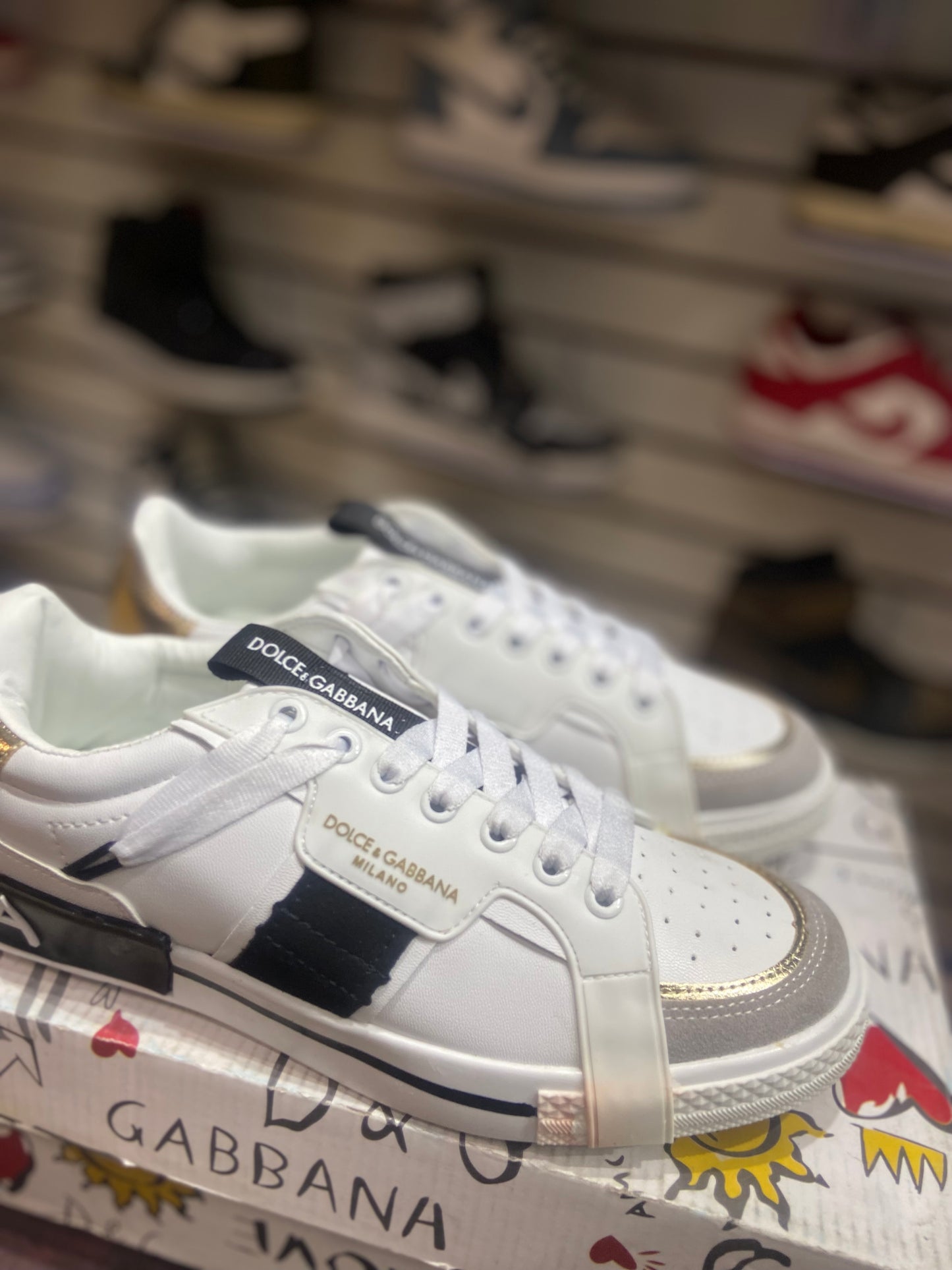TENIS NACIONAL TIPO DOLCE GABBANA BLANCO NEGRO ORO