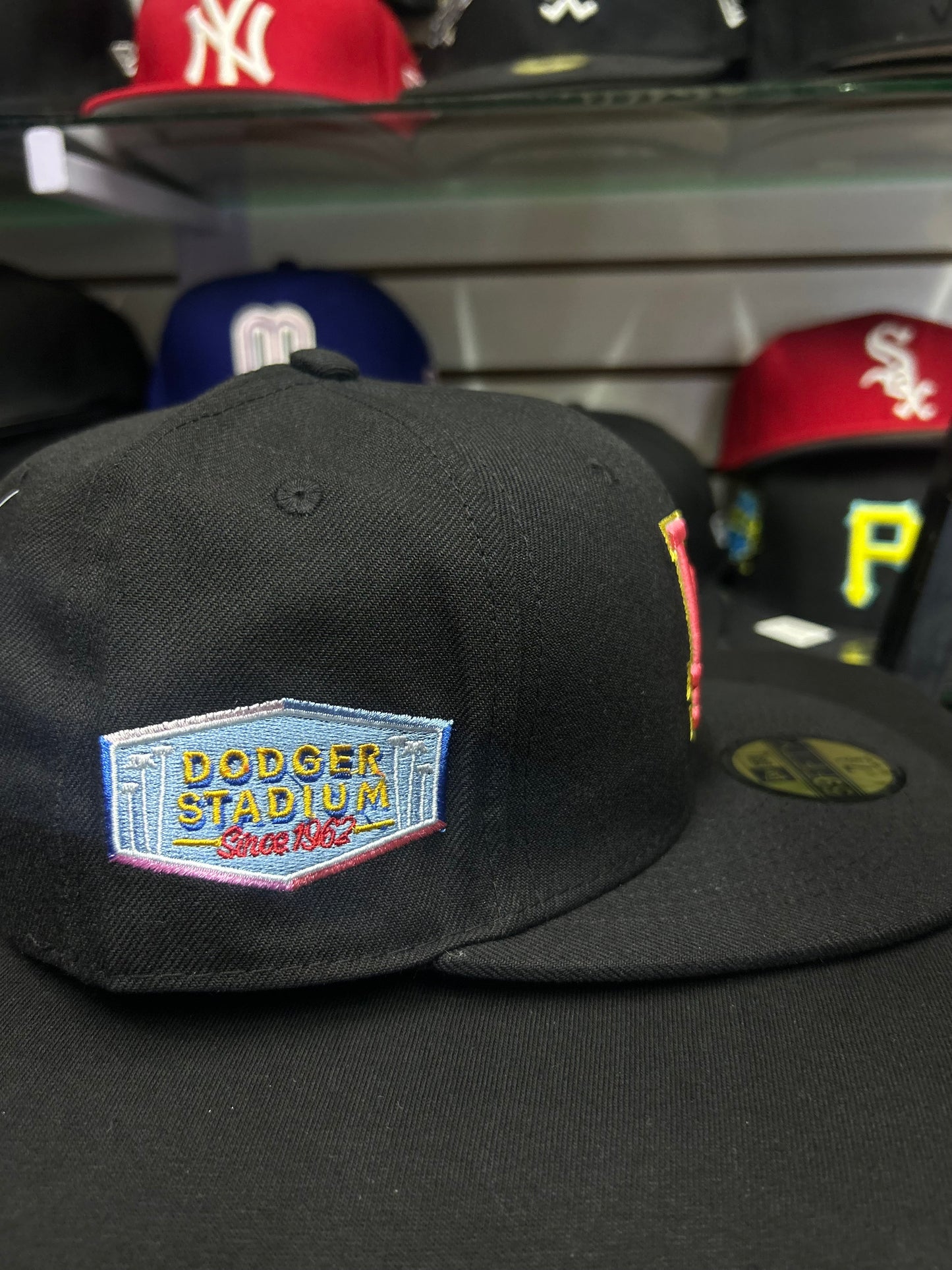 🧢 Gorra estilo fitted – LA edición Sunset