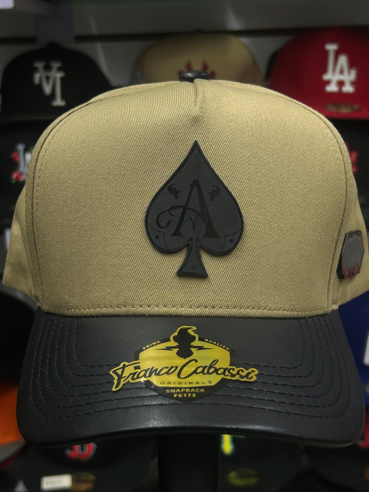 Gorra de placa Franco Cabassi beige naipe baraja