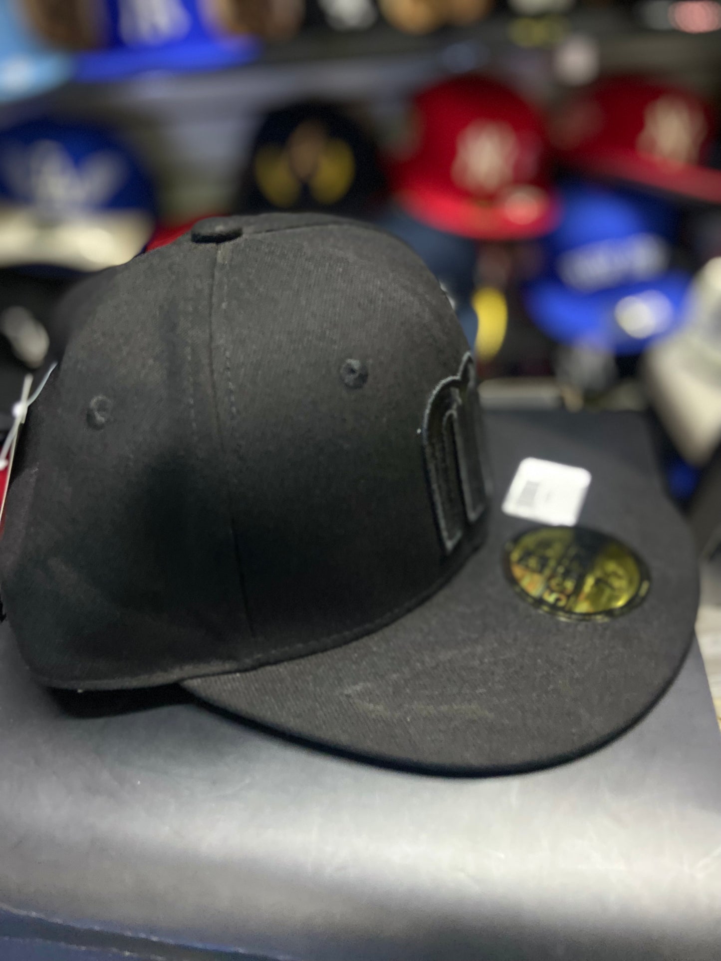 59FIFTY en color negro con un diseño “Black on Black” del equipo México Béisbol