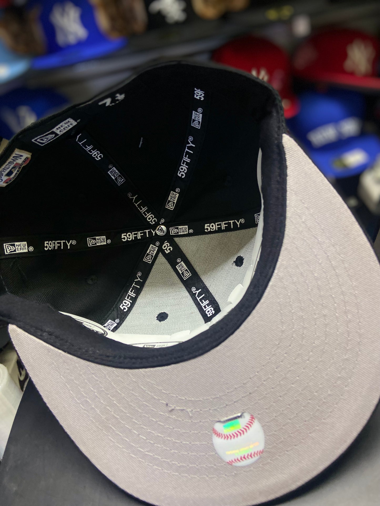 59FIFTY de color negro con un diseño “Black