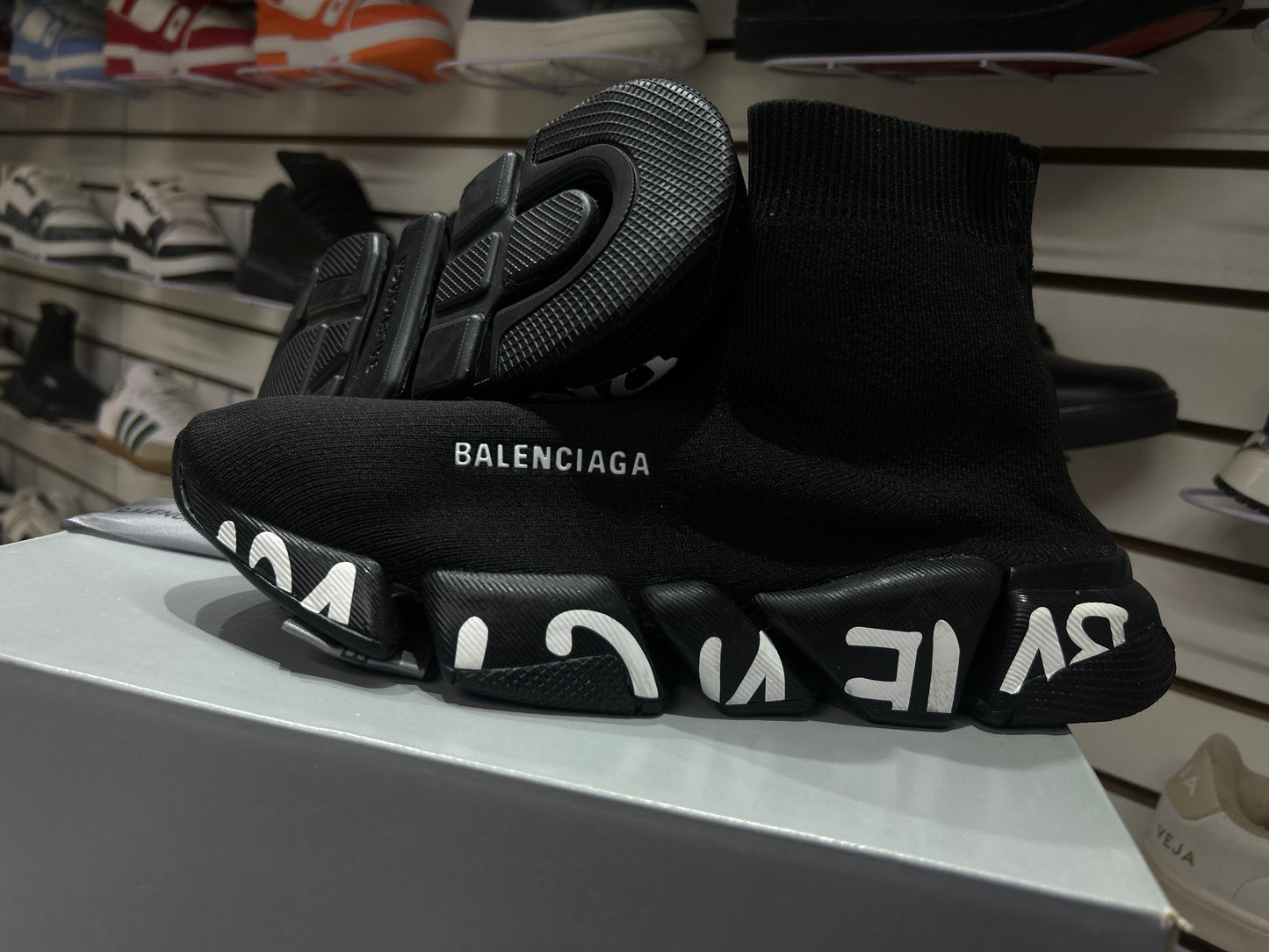 Tenis Balenciaga negro suela con letras blancas