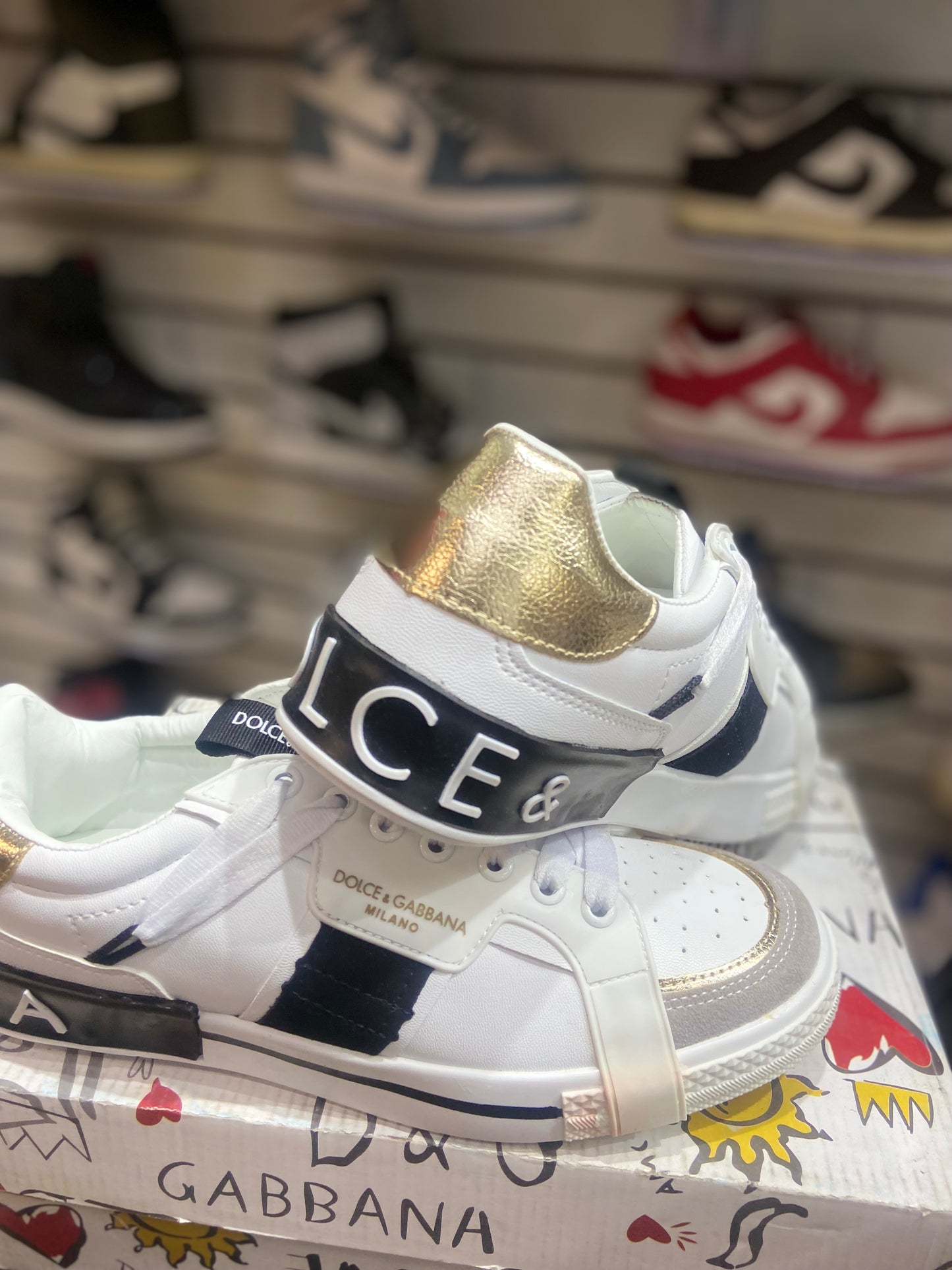 TENIS NACIONAL TIPO DOLCE GABBANA BLANCO NEGRO ORO