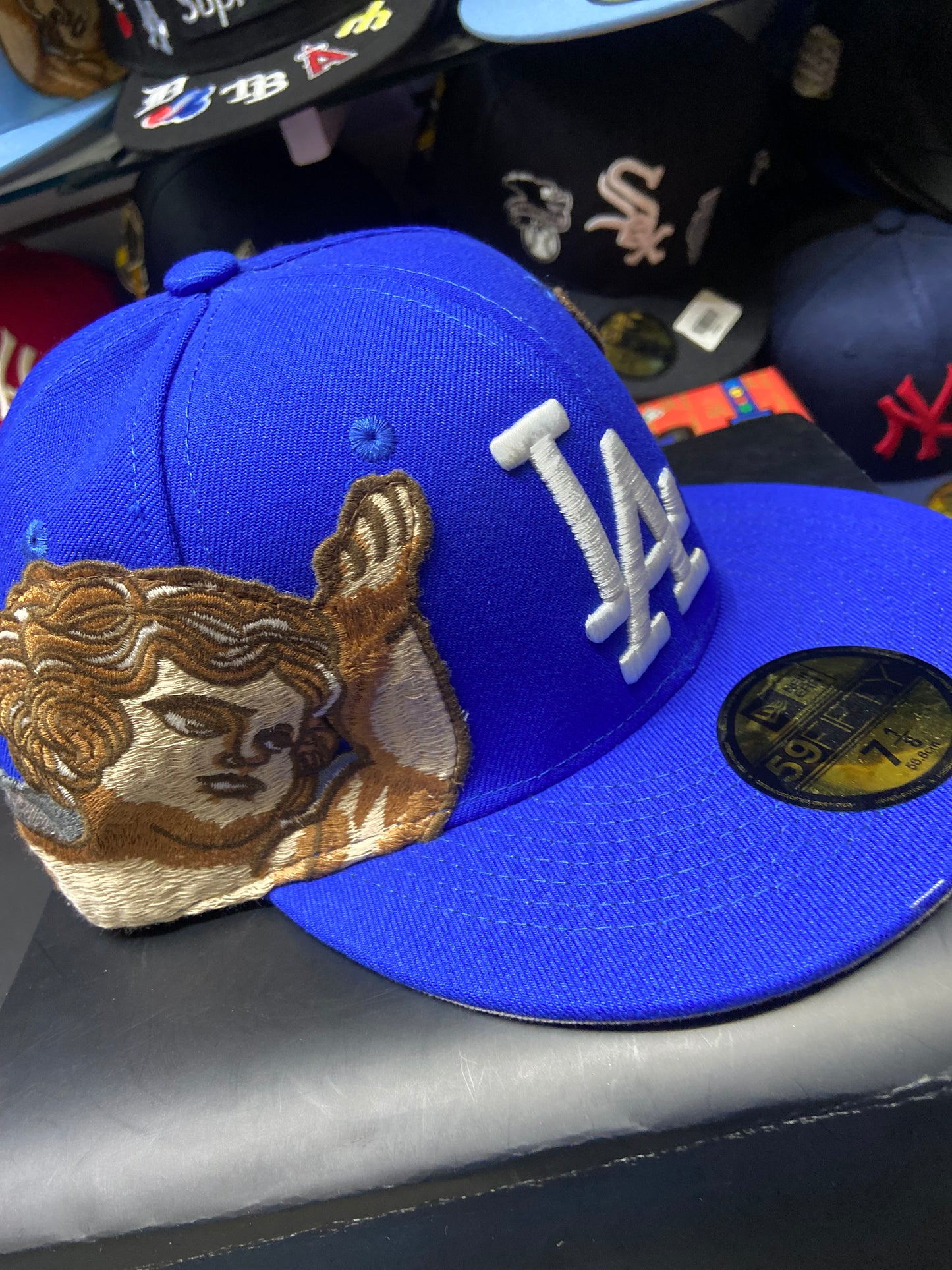 🔥 Gorra 59FIFTY – LA Dodgers x Ángeles Orantes (Edición Azul Royal) 🔥