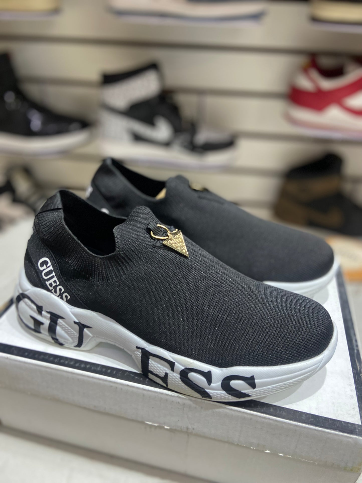 TENIS NACIONAL TIPO GUEES NEGRO