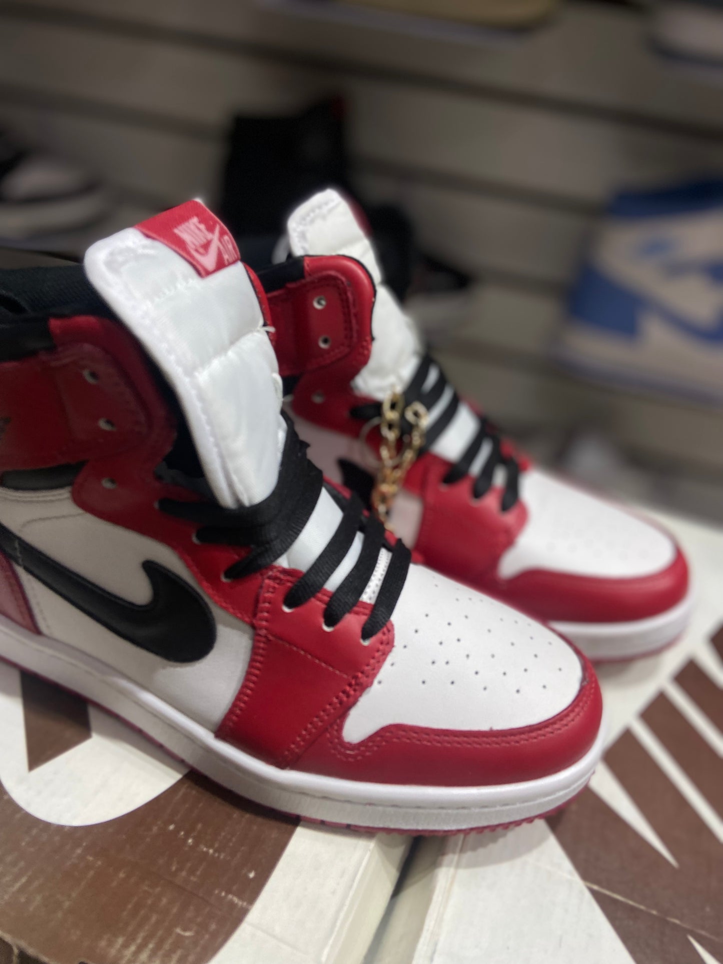TENIS NACIONAL TIPO NIKE JORDAN MID 1 ROJO NEGRO BLANCO