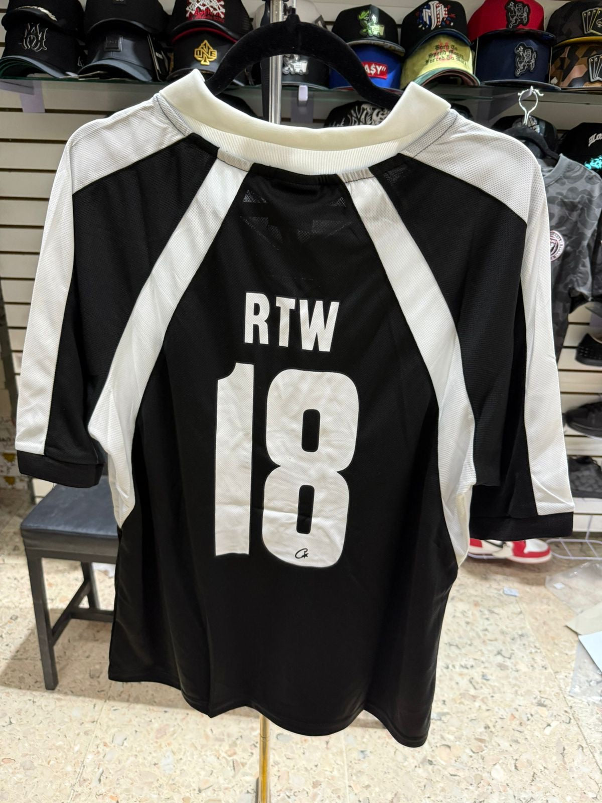 PLAYERA CORTEIZ NEGRO CON BLANCO