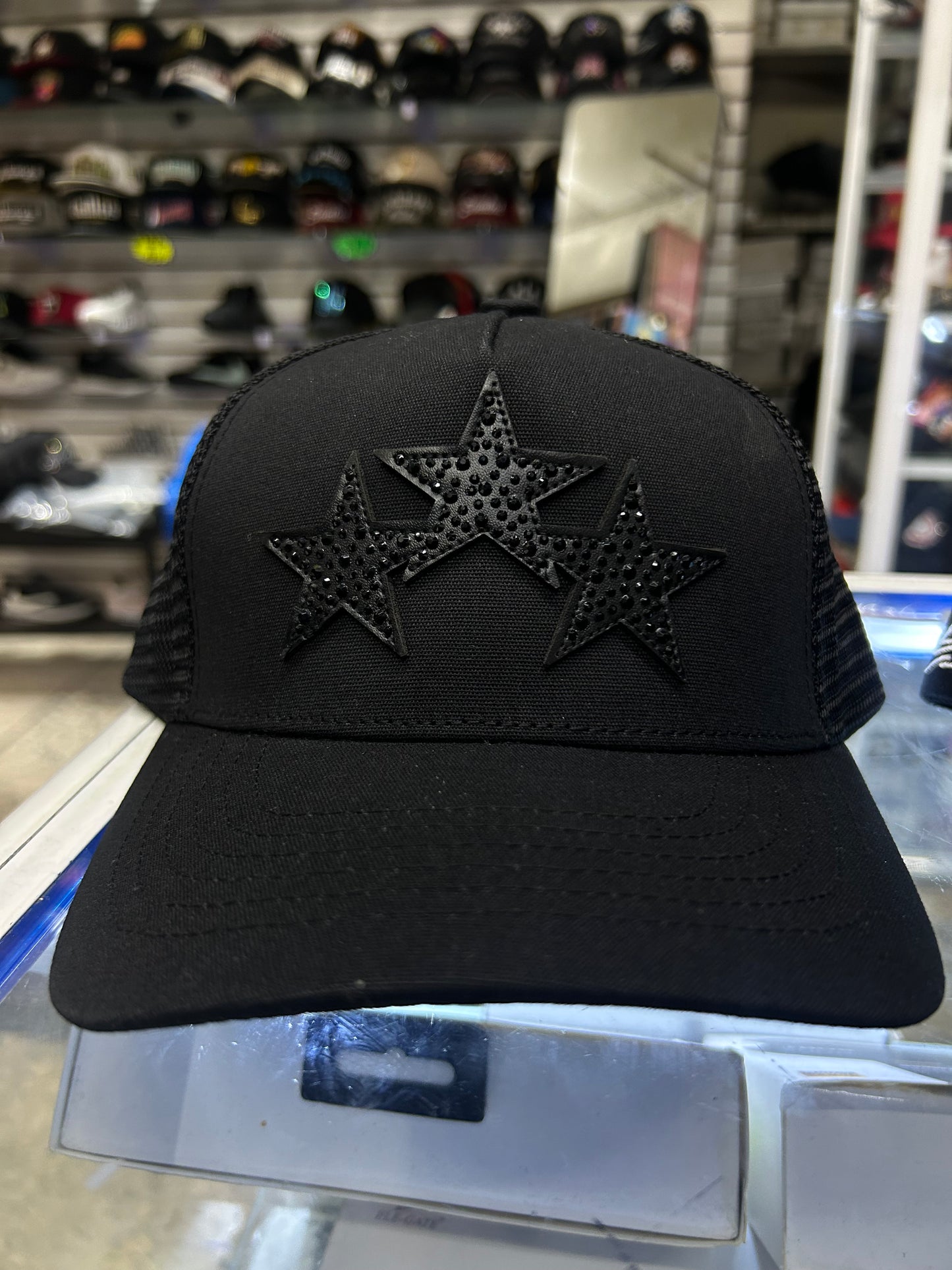 Gorra Amiri estrellas diamantadas