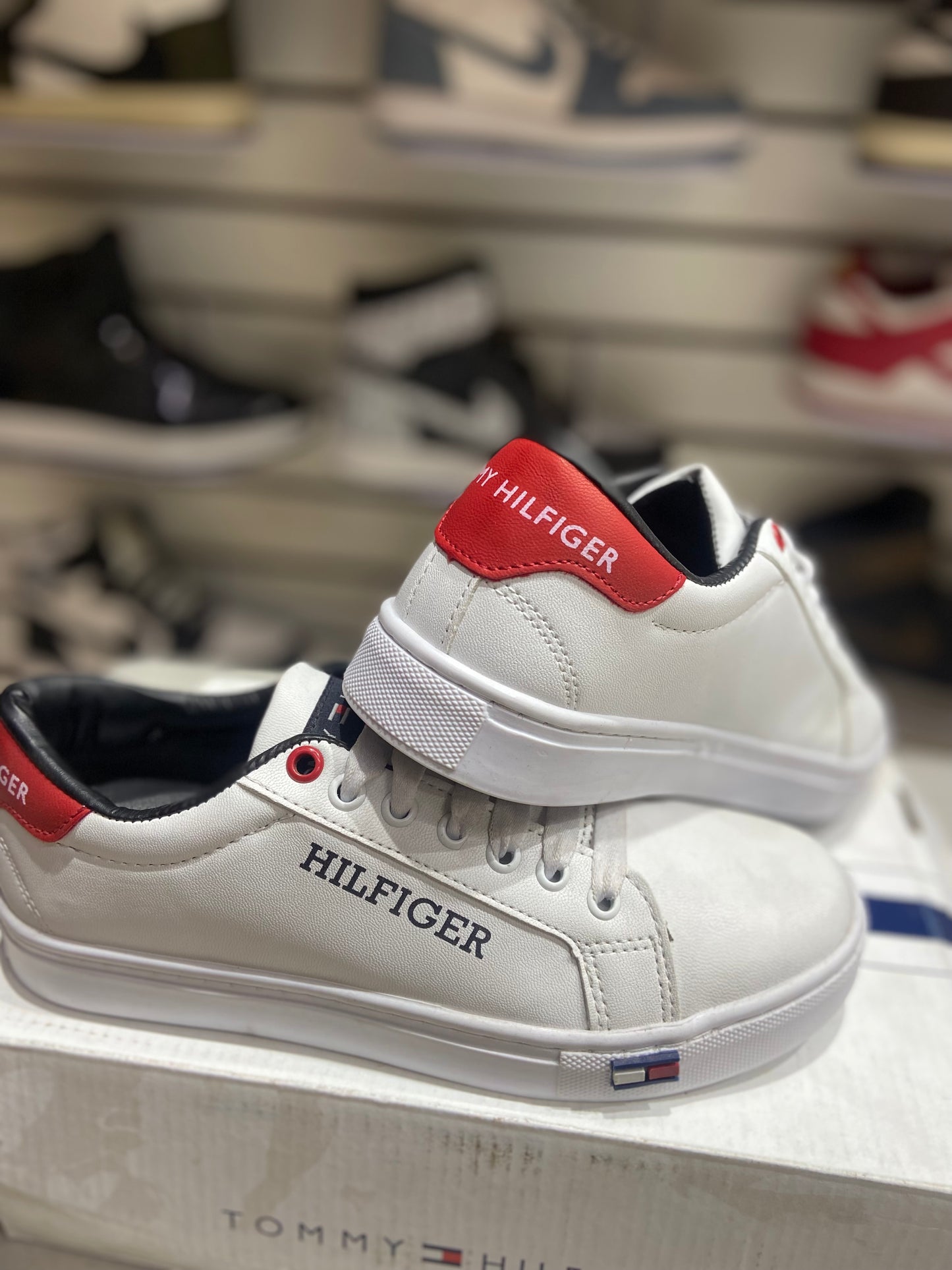 TENIS NACIONAL TIPO HILFIGER NEGRO BLACO