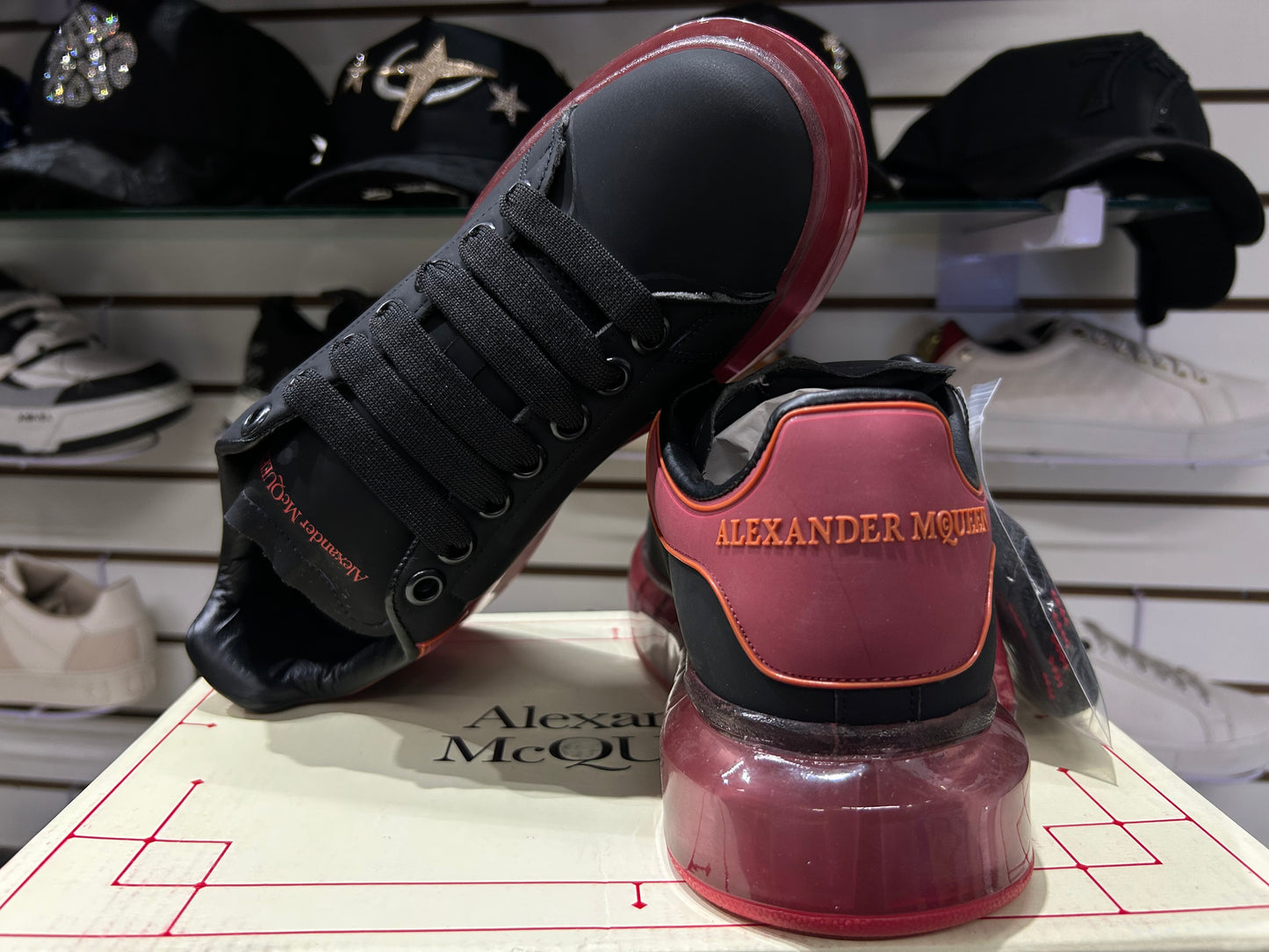 TENIS NACIONAL TIPO ALEXANDER MAQUEEN NEGRO CON ROJO SUELA CRISTAL