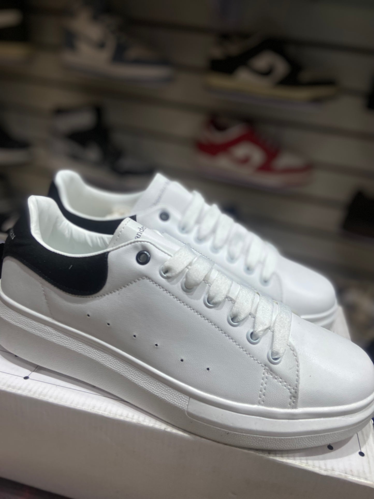 TENIS NACIONAL TIPO ALEXANDER MAQUEEN BLANCO