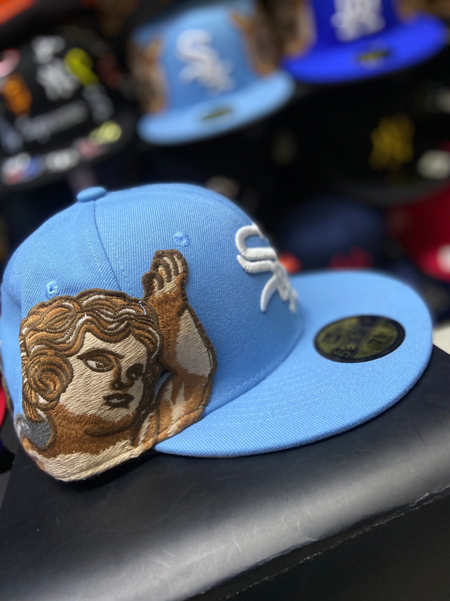 🔥 Gorra 59FIFTY – Chicago White Sox x Ángeles Orantes (Edición Celeste) 🔥
