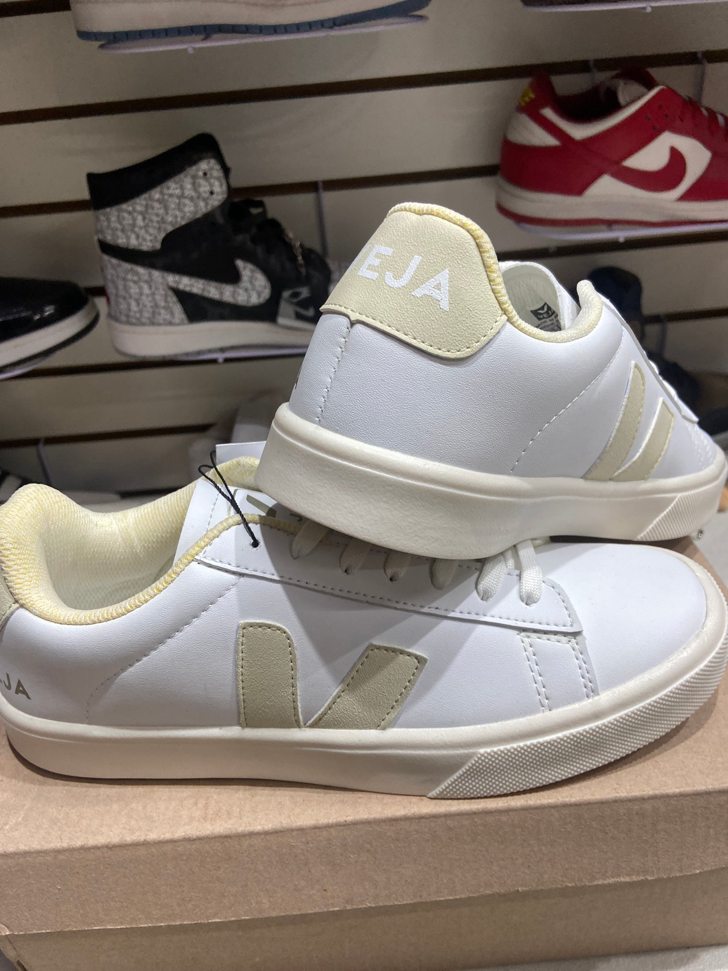 Tenis nacional, tipo VEJA CREMA