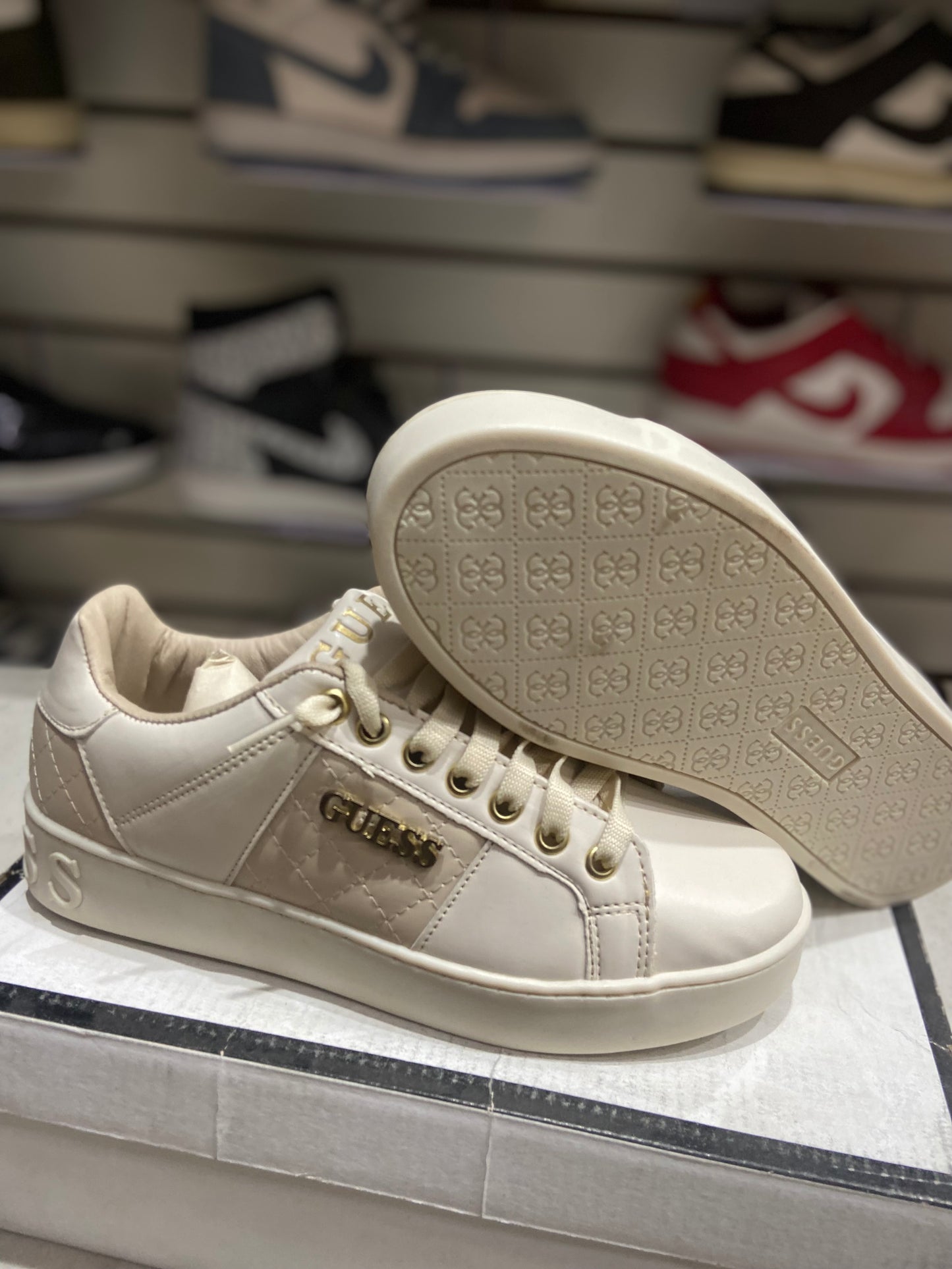 TENIS NACIONAL TIPO GUESS LATE