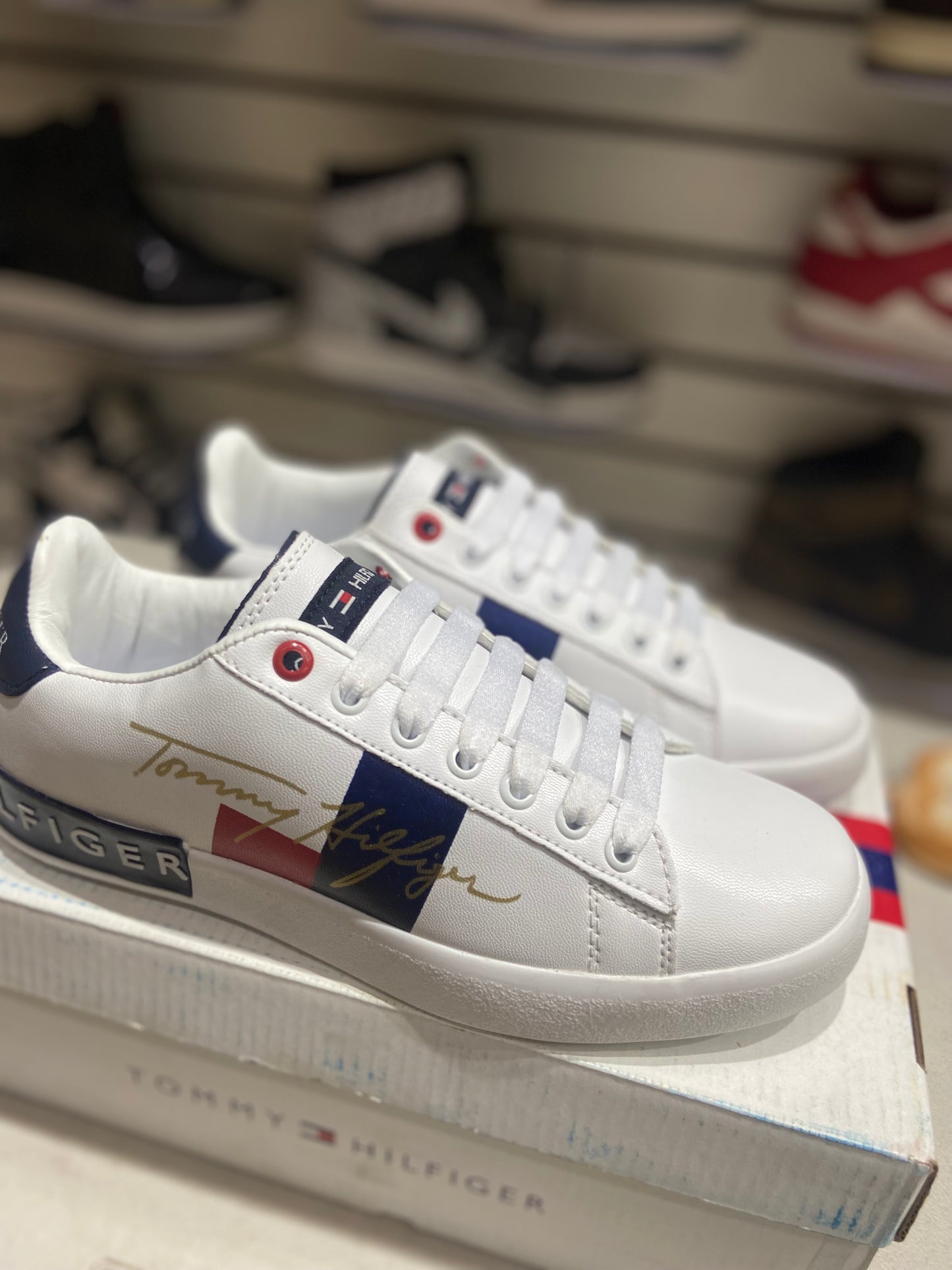 TENIS NACIONAL TIPO HILFIGER NEGRO BLACO BANDERA