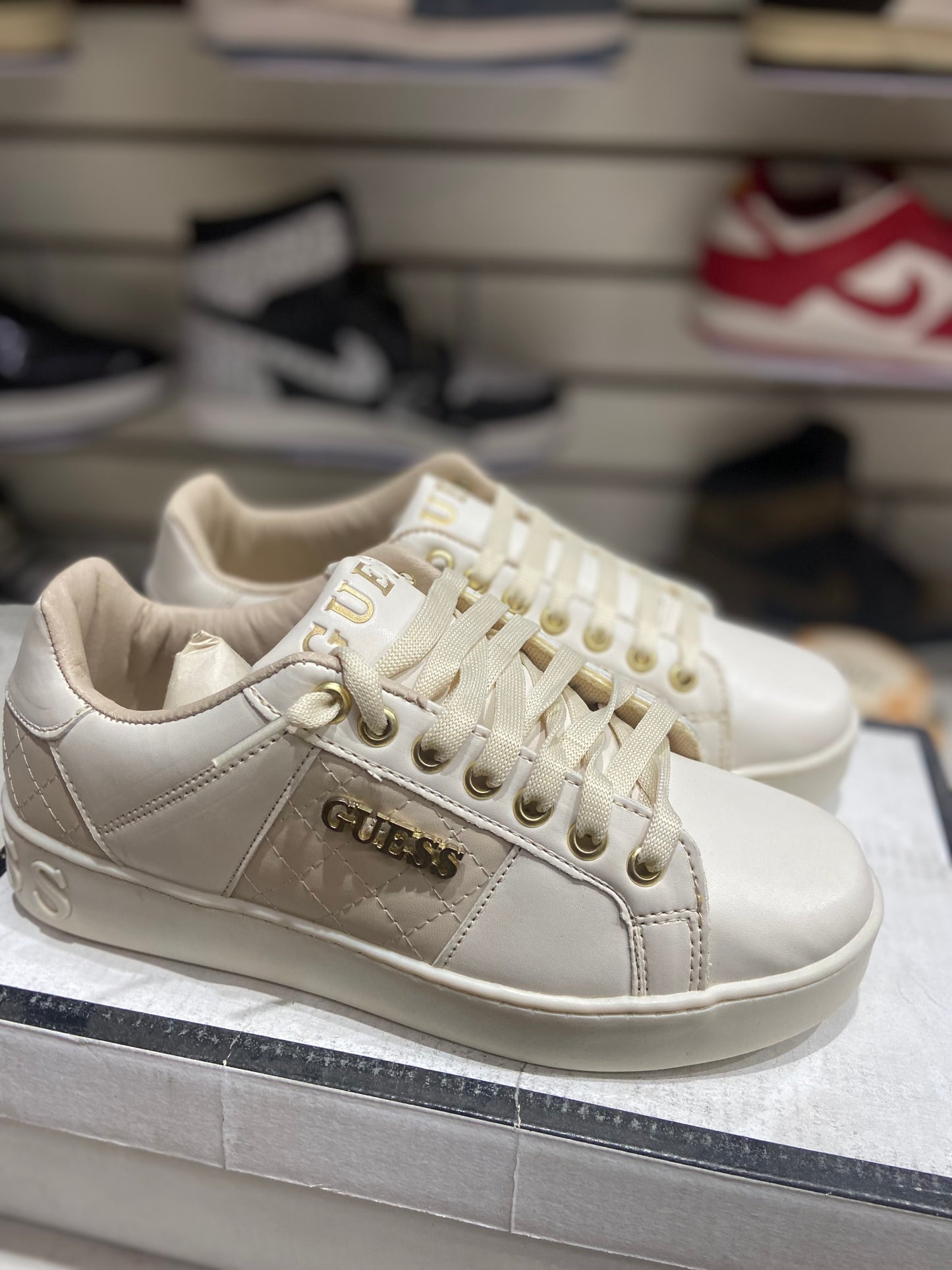 TENIS NACIONAL TIPO GUESS LATE