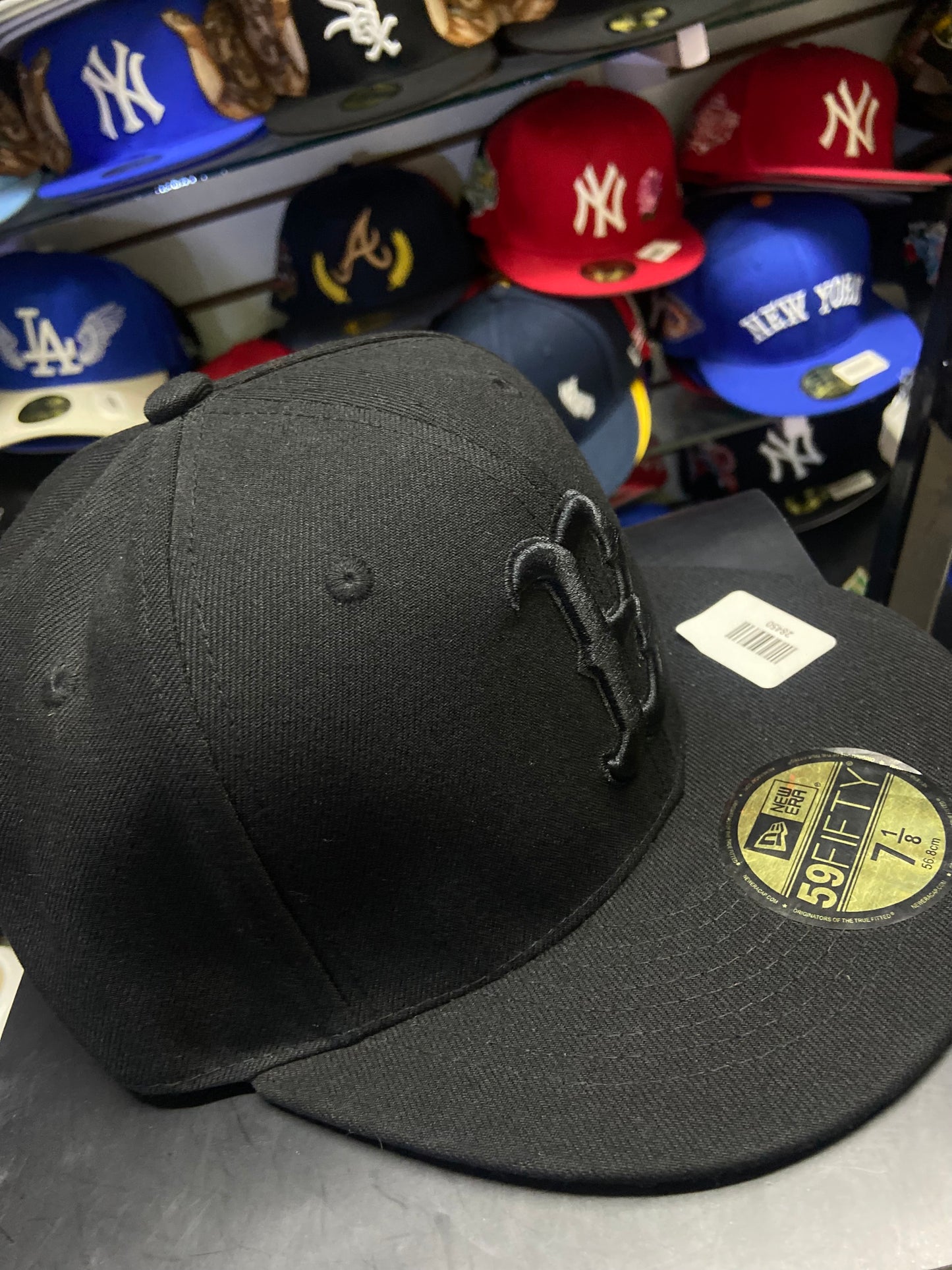 59FIFTY de color negro con un diseño “Black