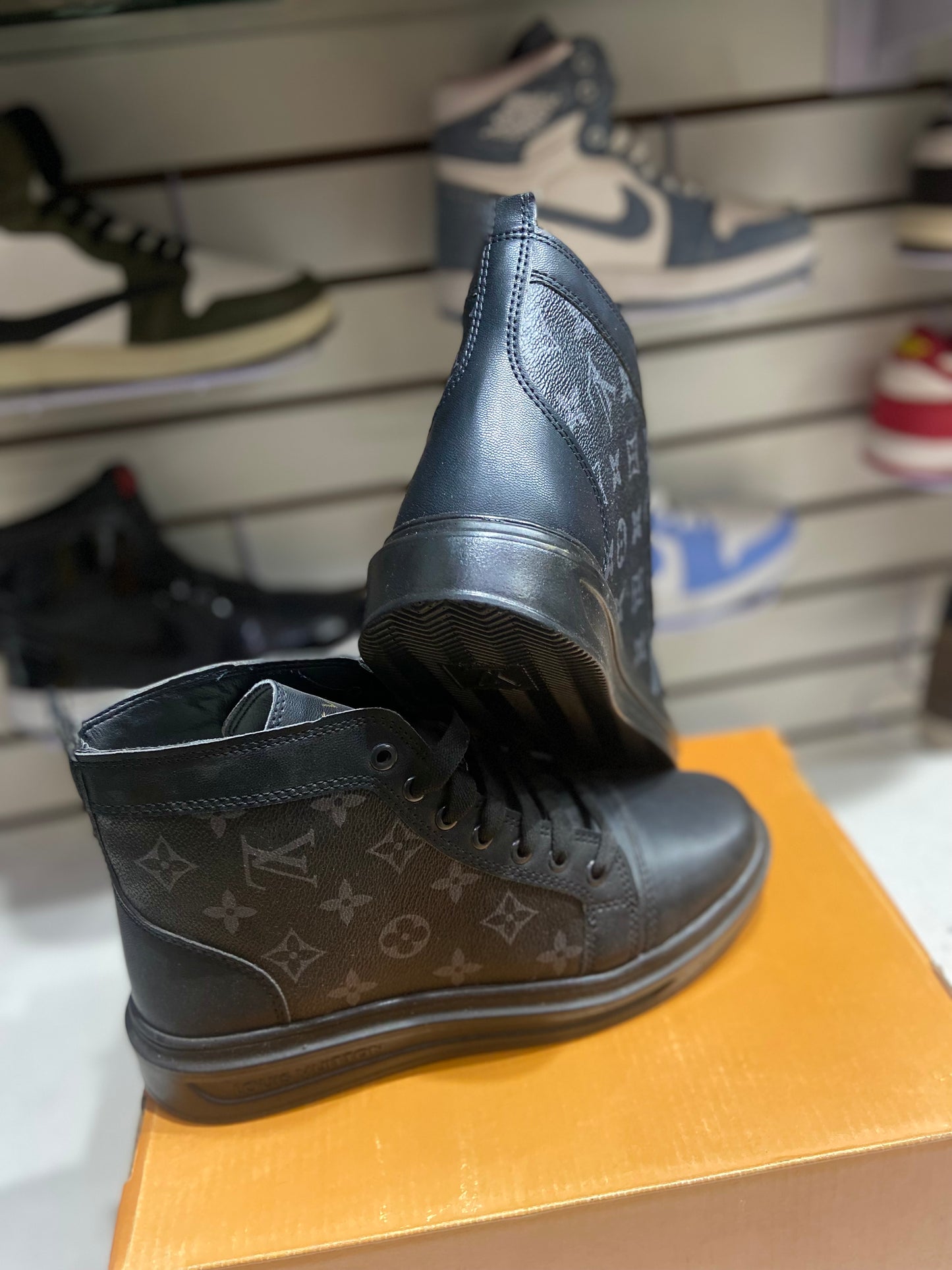TENIS NACIONAL TIPO LOUIS VUITTON BOTA
