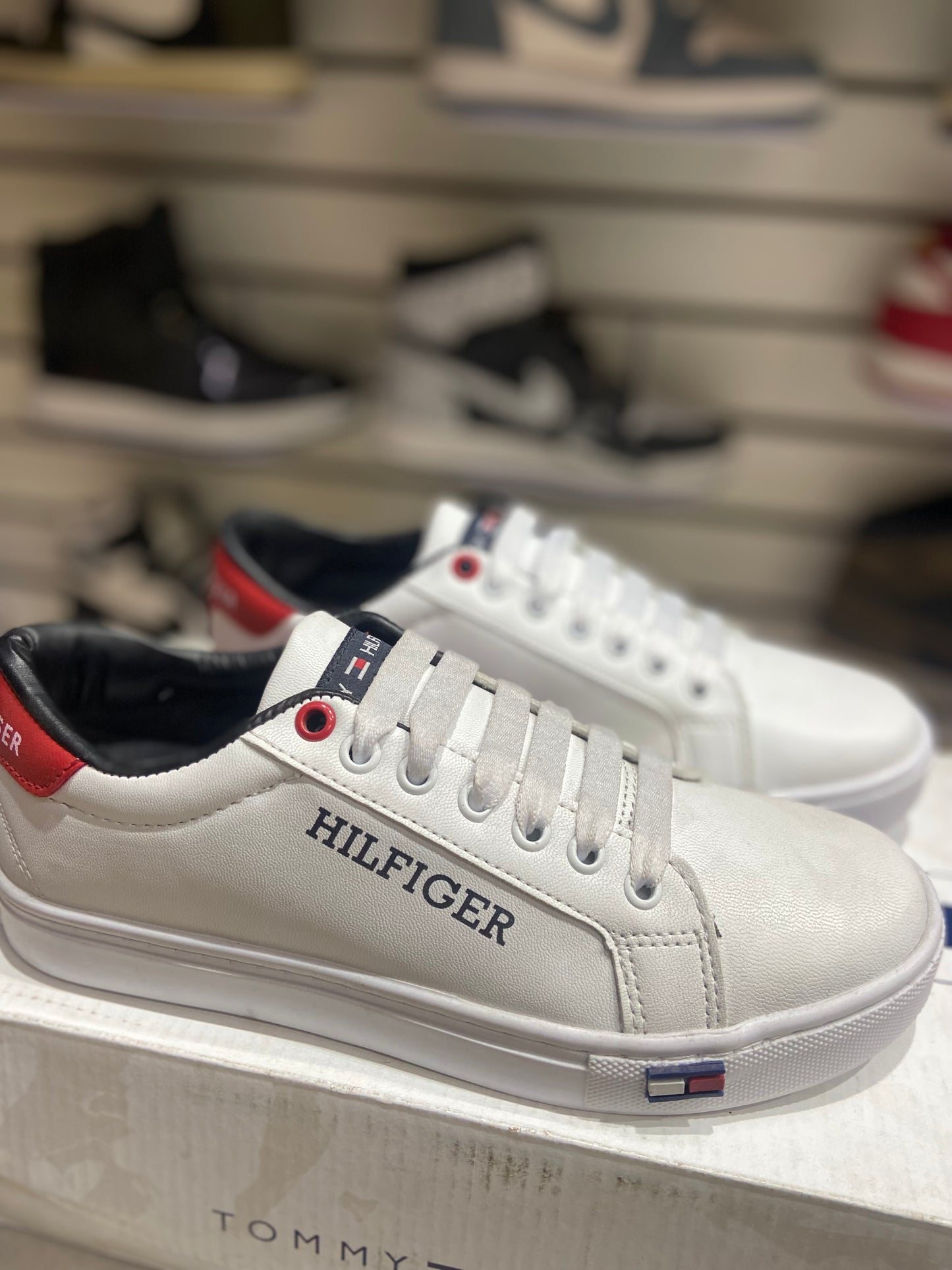 TENIS NACIONAL TIPO HILFIGER NEGRO BLACO