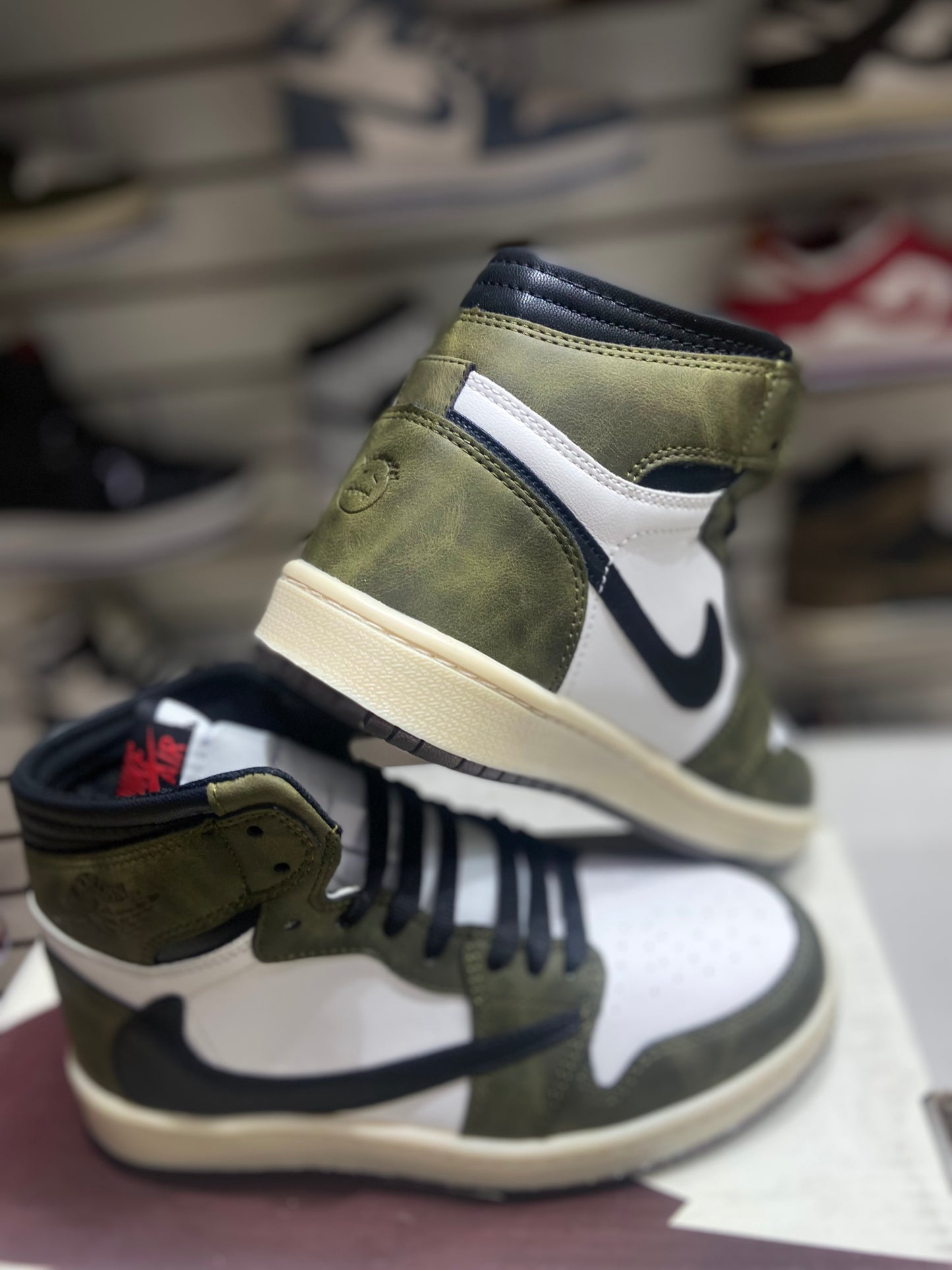 TENIS NACIONAL TIPO NIKE JORDAN TRAVIS SCOOT MUSGO GUESO/BCO