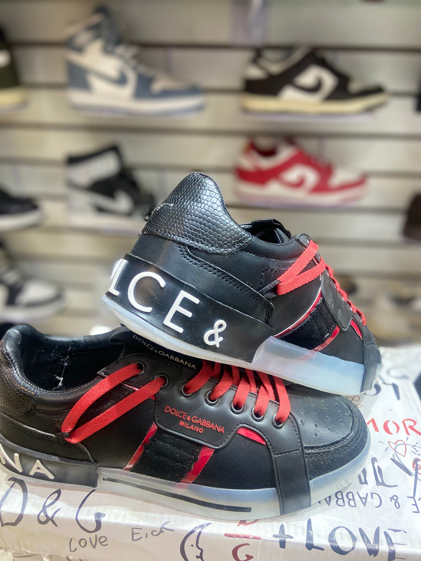 TENI NACIONAL TIPO DOLCE GABBANA NEGRO ROJO