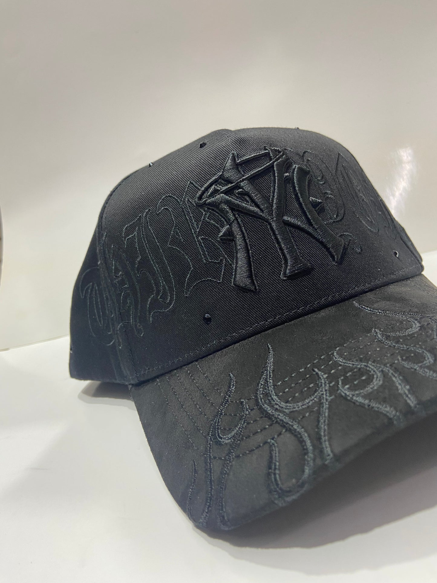 31 HATS FLAMES TOTAL BLACK