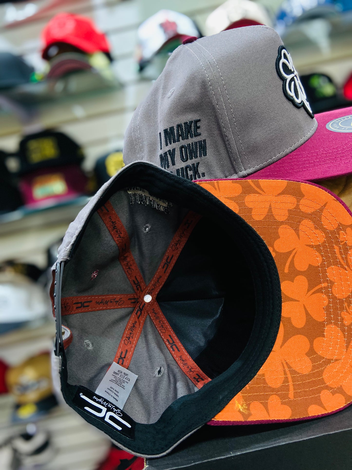 Gorra JC Hats “Trébol Gris” – Suerte y Estilo en un Diseño Exclusivo 🍀🔥