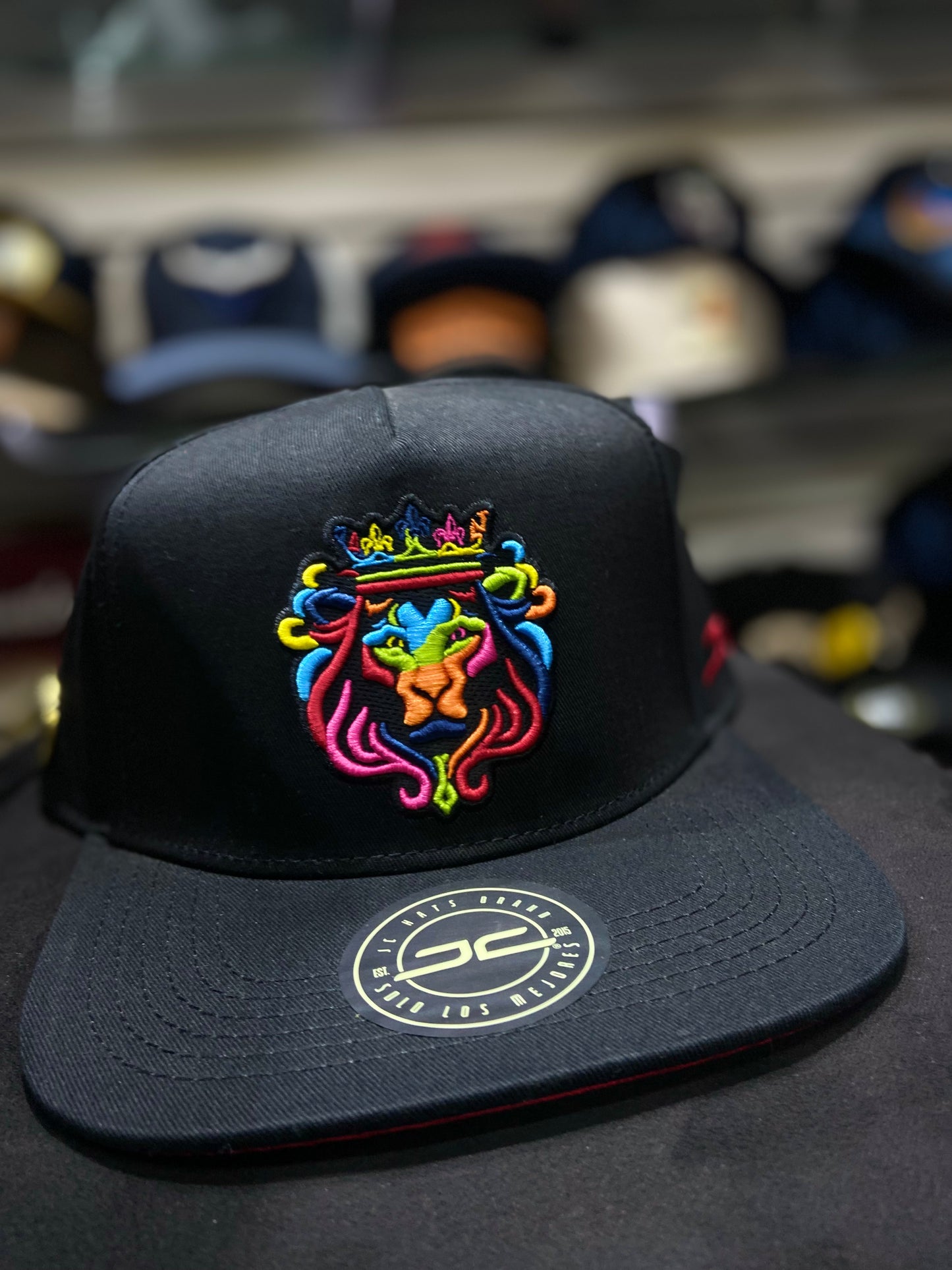 Gorra JC Hats “Rey León Colores” – Dominio y Estilo 👑🦁🔥