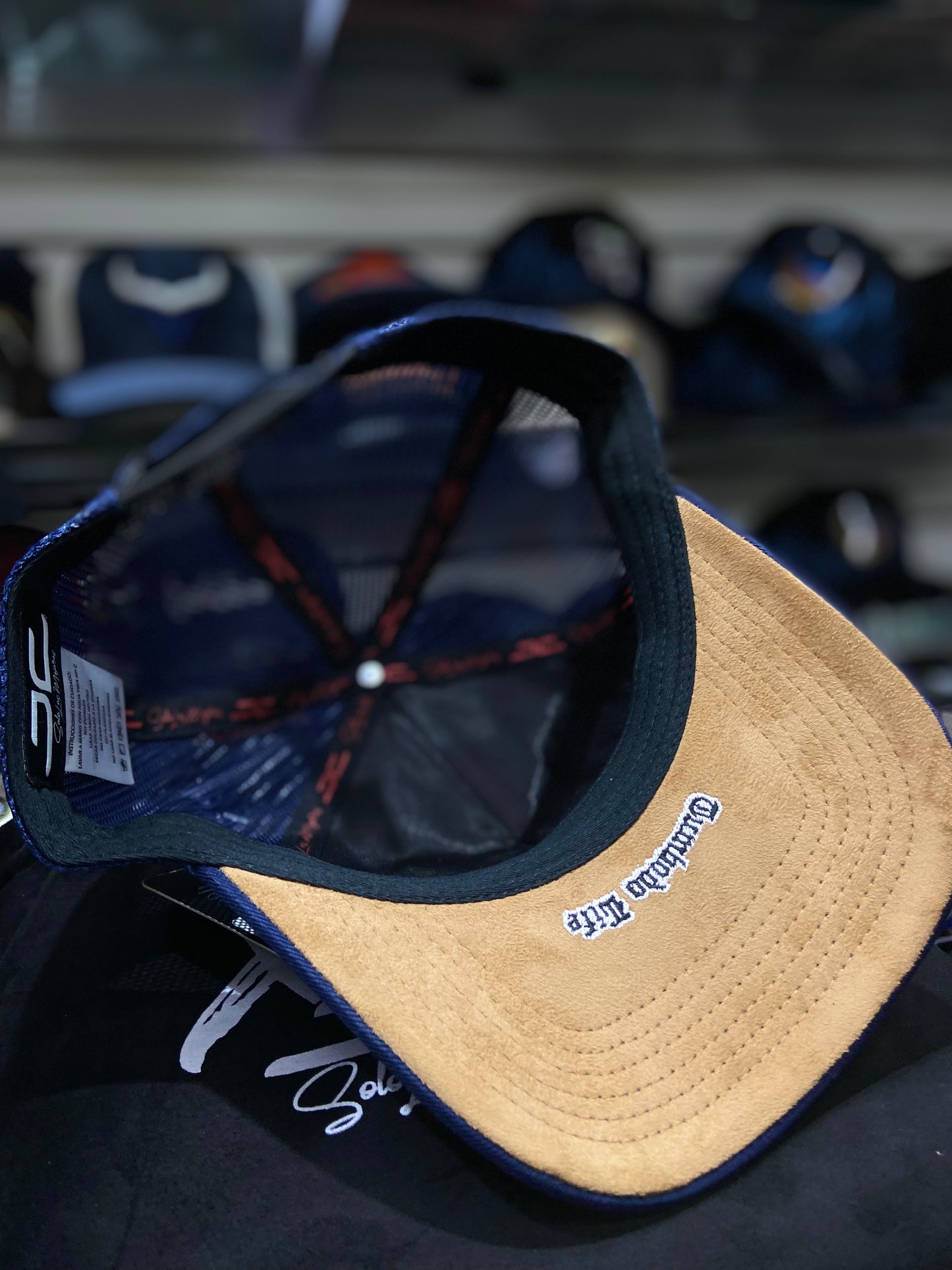 Gorra JC Hats “Corridos Life” Azul Marino con Blanco – La Fusión del Rap y Regional Mexicano 🔥🎶