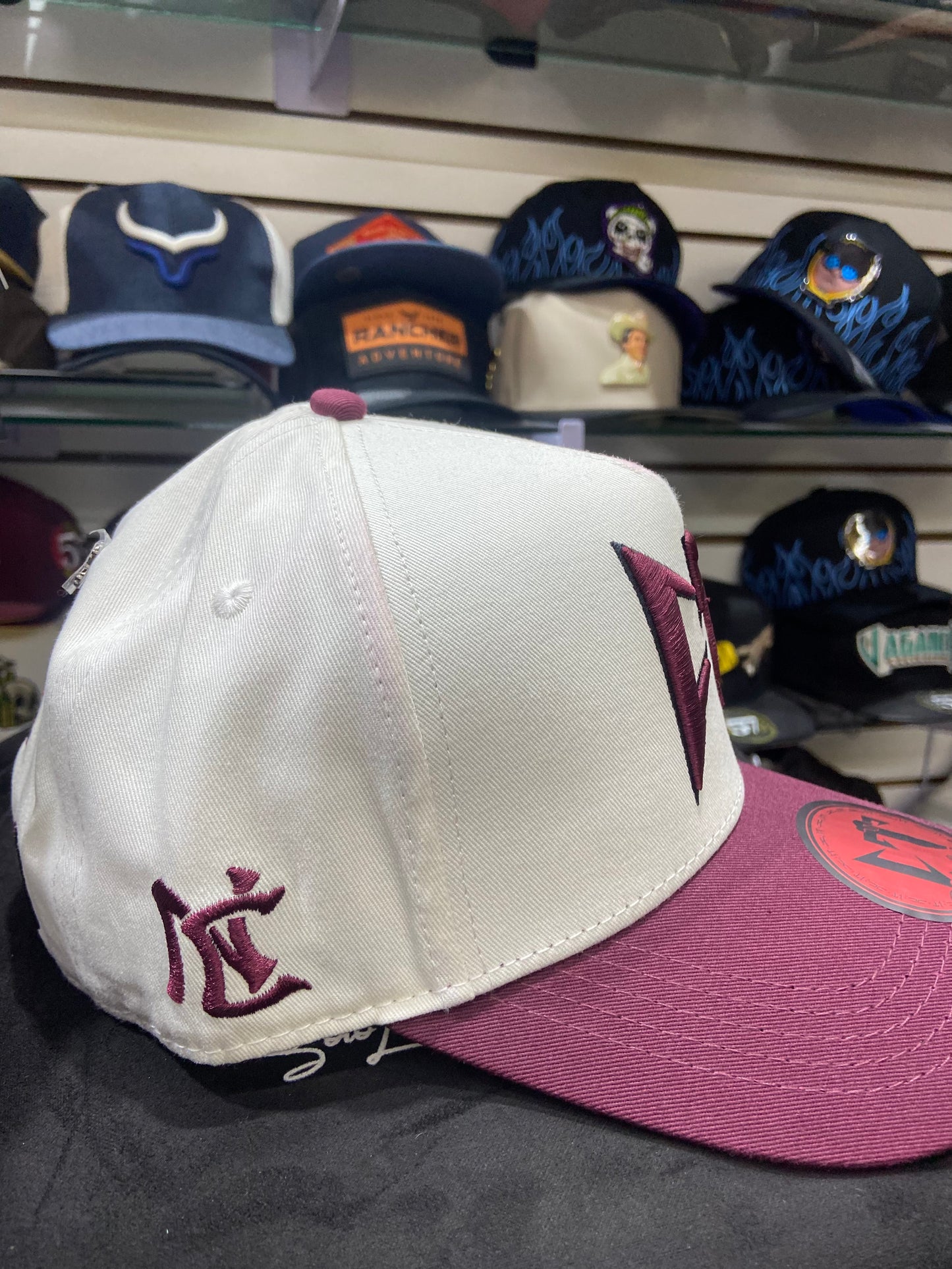 Gorra JC Hats “CT Vino con Blanco” – Estilo Bélico con Elegancia 🔥🧢