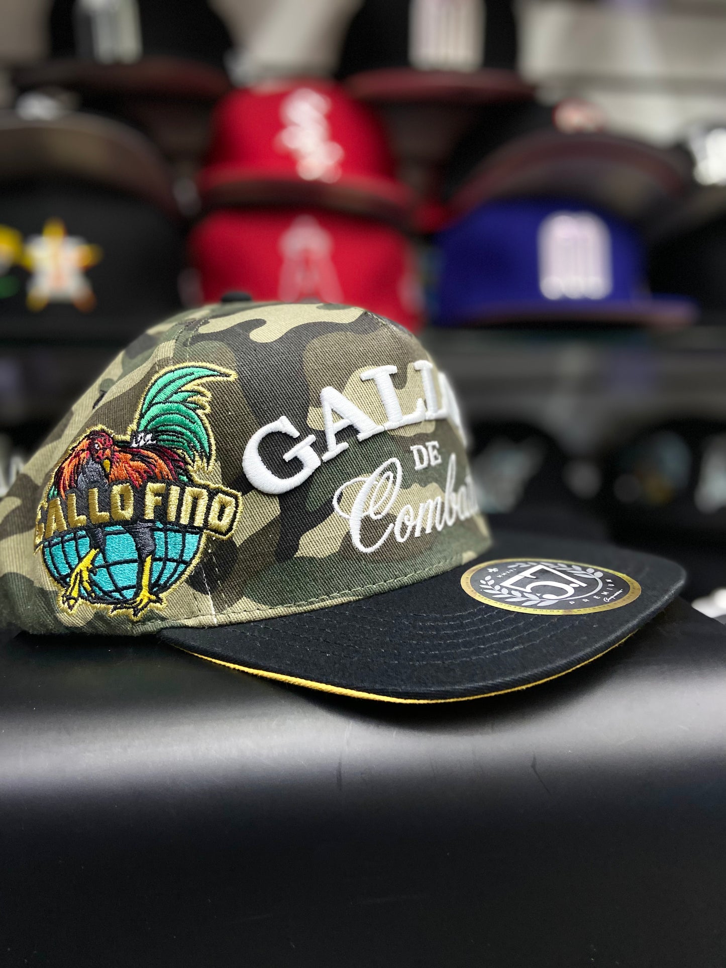Gorra 5.7 - Modelo World Series Gallos de Combate 🐓🔥🏆