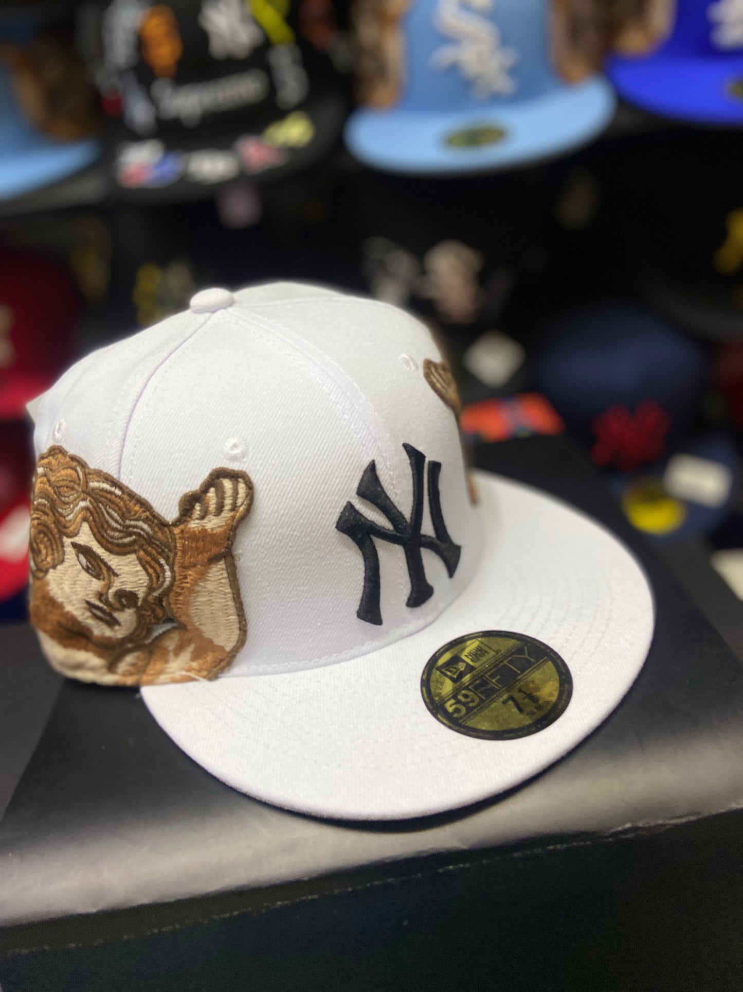 🔥 Gorra 59FIFTY – NY Yankees x Ángeles Orantes (Edición Blanca) 🔥