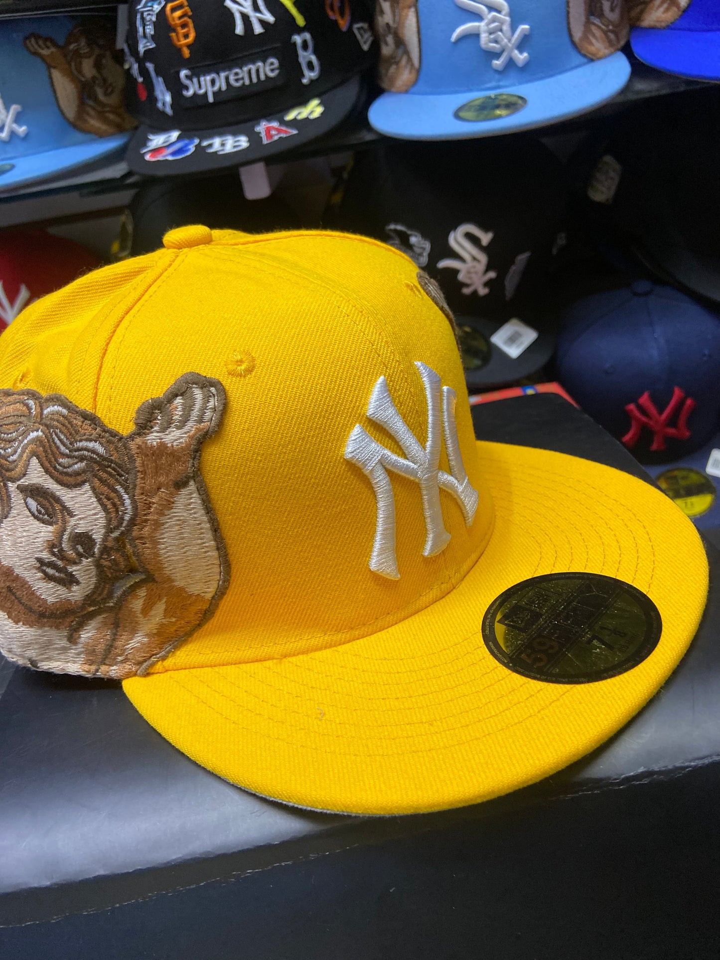 🔥 Gorra 59FIFTY – NY Yankees x Ángeles Orantes (Edición Amarilla) 🔥